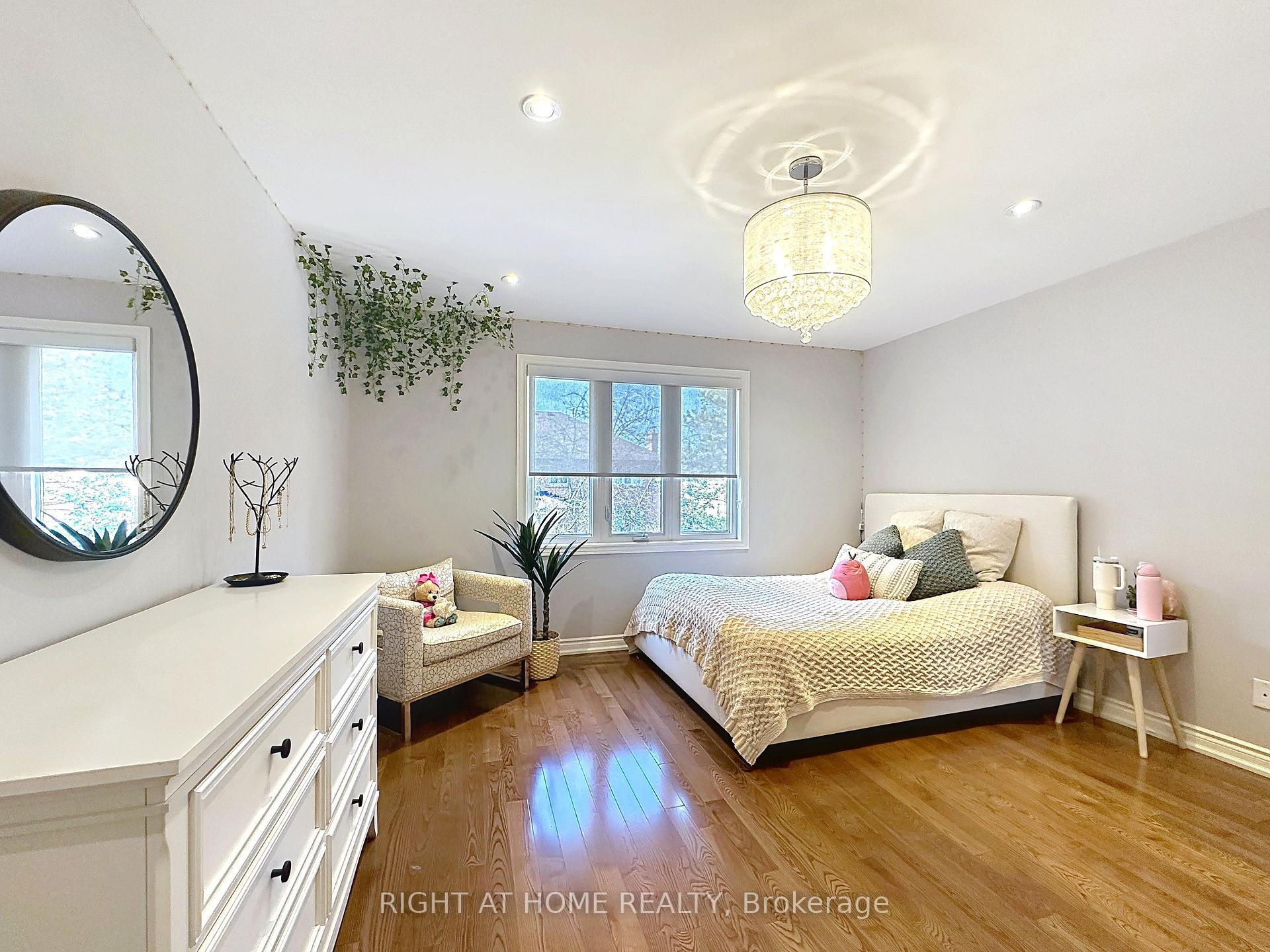 Photo 38 of 60 Helena Gardens, Vaughan, Crestwood-Springfarm-Yorkhill — HOMEH
