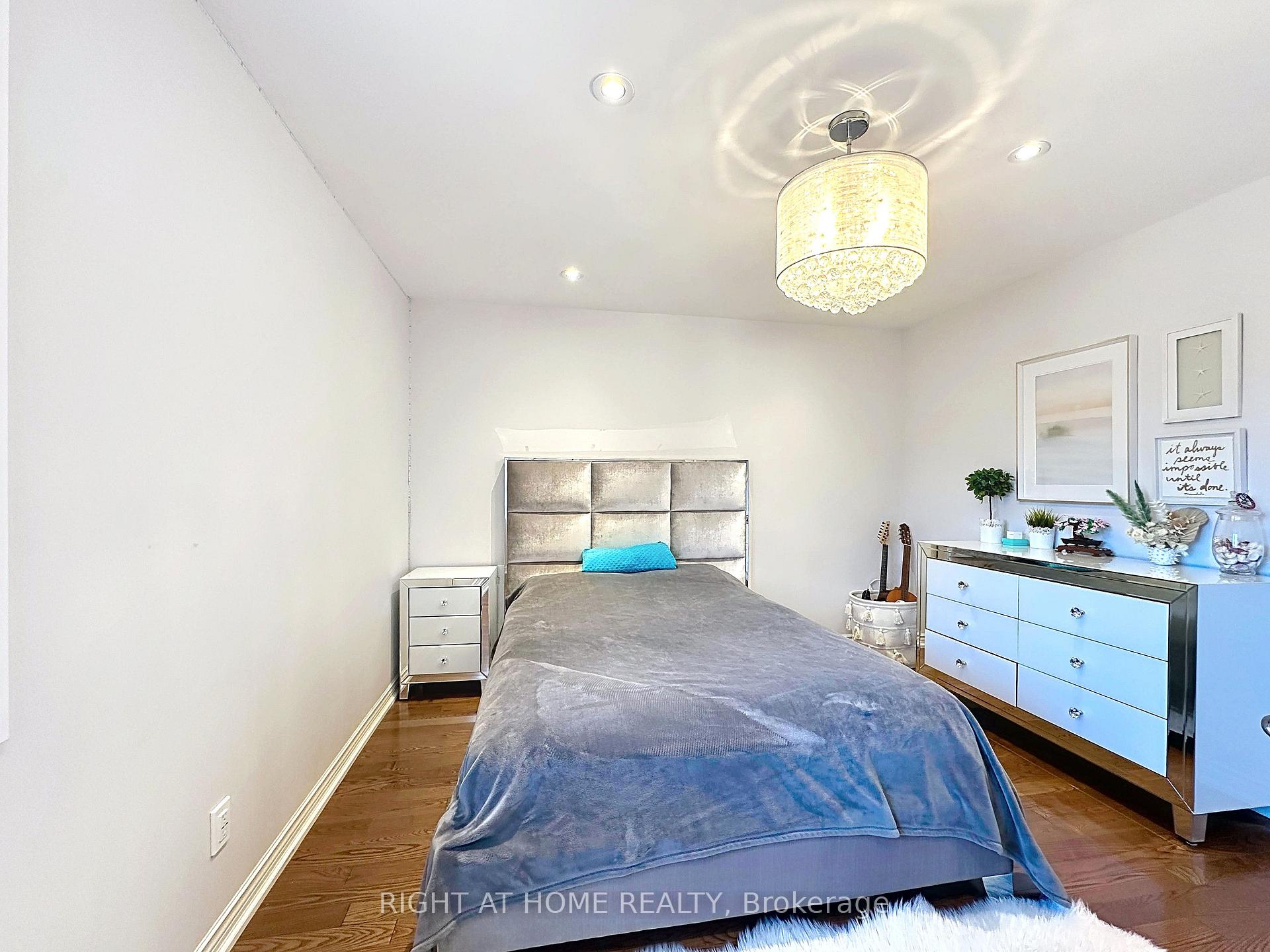Photo 41 of 60 Helena Gardens, Vaughan, Crestwood-Springfarm-Yorkhill — HOMEH