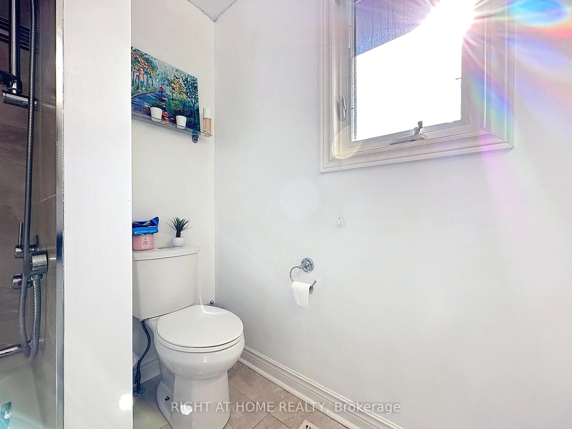 Photo 44 of 60 Helena Gardens, Vaughan, Crestwood-Springfarm-Yorkhill — HOMEH