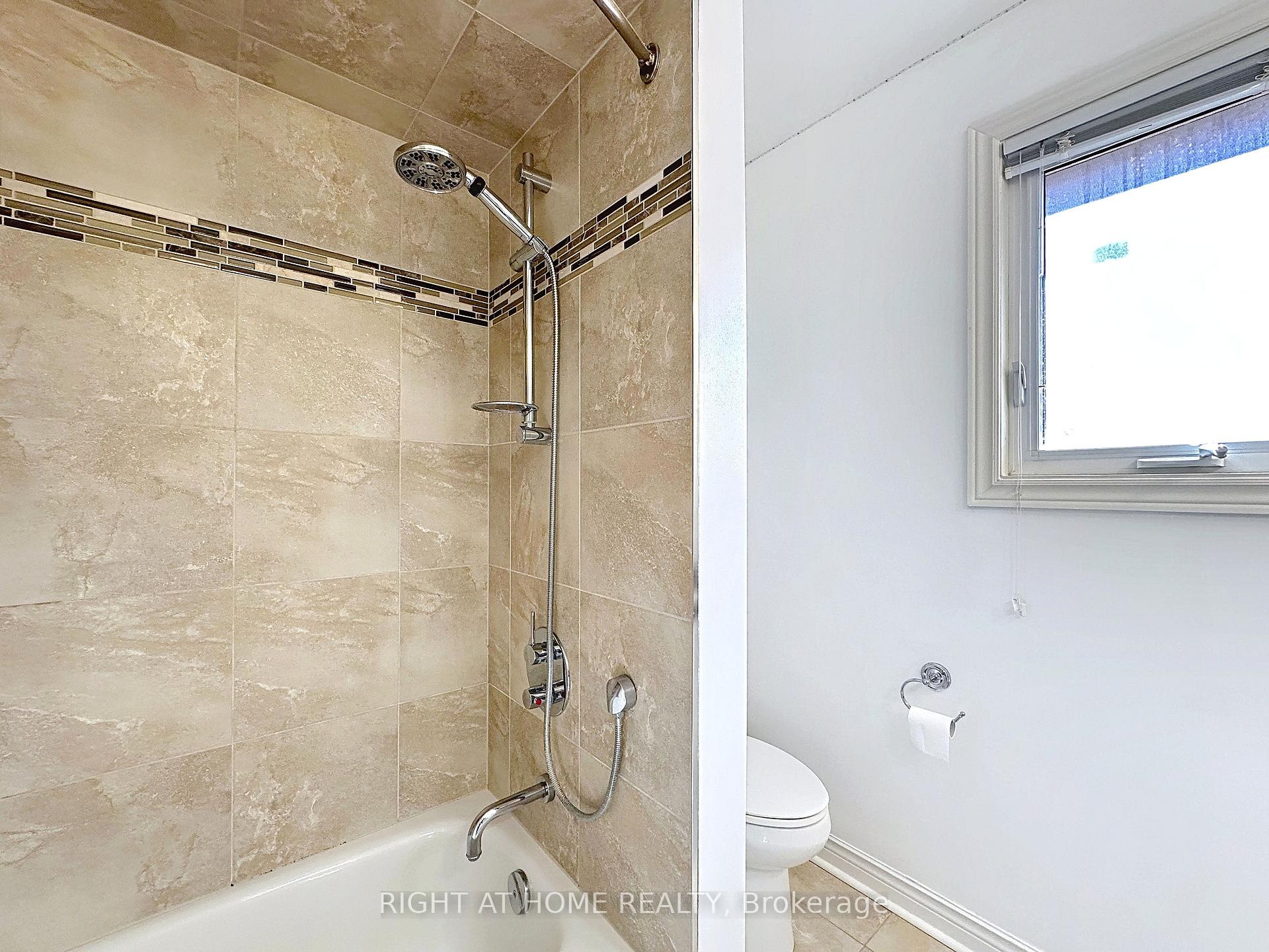 Photo 45 of 60 Helena Gardens, Vaughan, Crestwood-Springfarm-Yorkhill — HOMEH