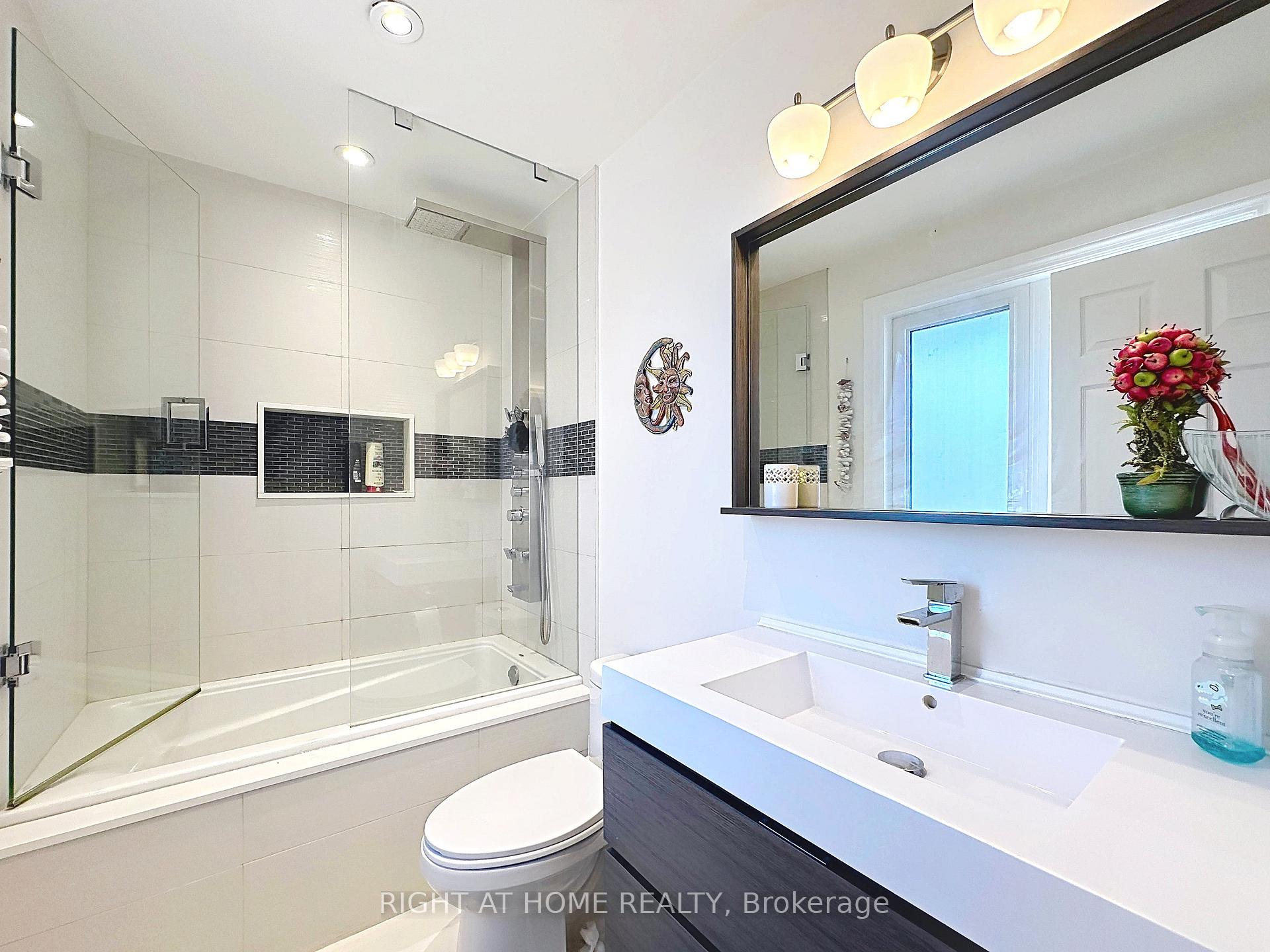 Photo 46 of 60 Helena Gardens, Vaughan, Crestwood-Springfarm-Yorkhill — HOMEH