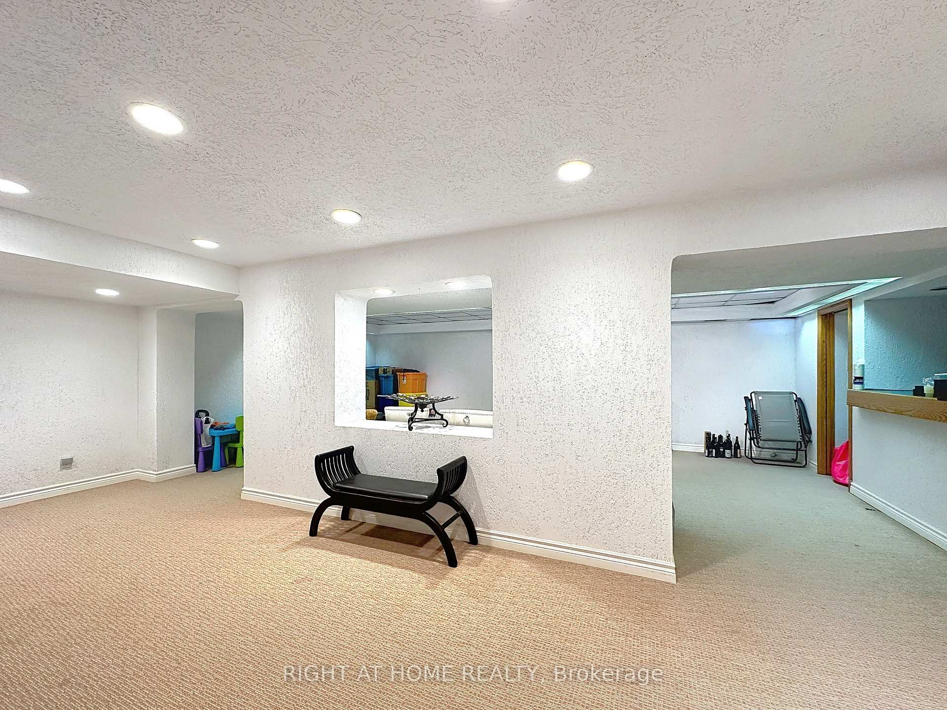 Photo 48 of 60 Helena Gardens, Vaughan, Crestwood-Springfarm-Yorkhill — HOMEH