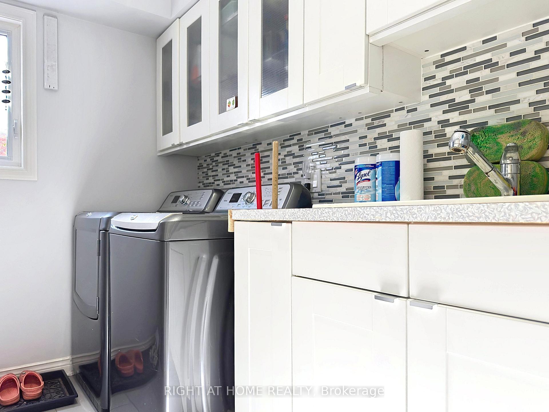 Photo 49 of 60 Helena Gardens, Vaughan, Crestwood-Springfarm-Yorkhill — HOMEH