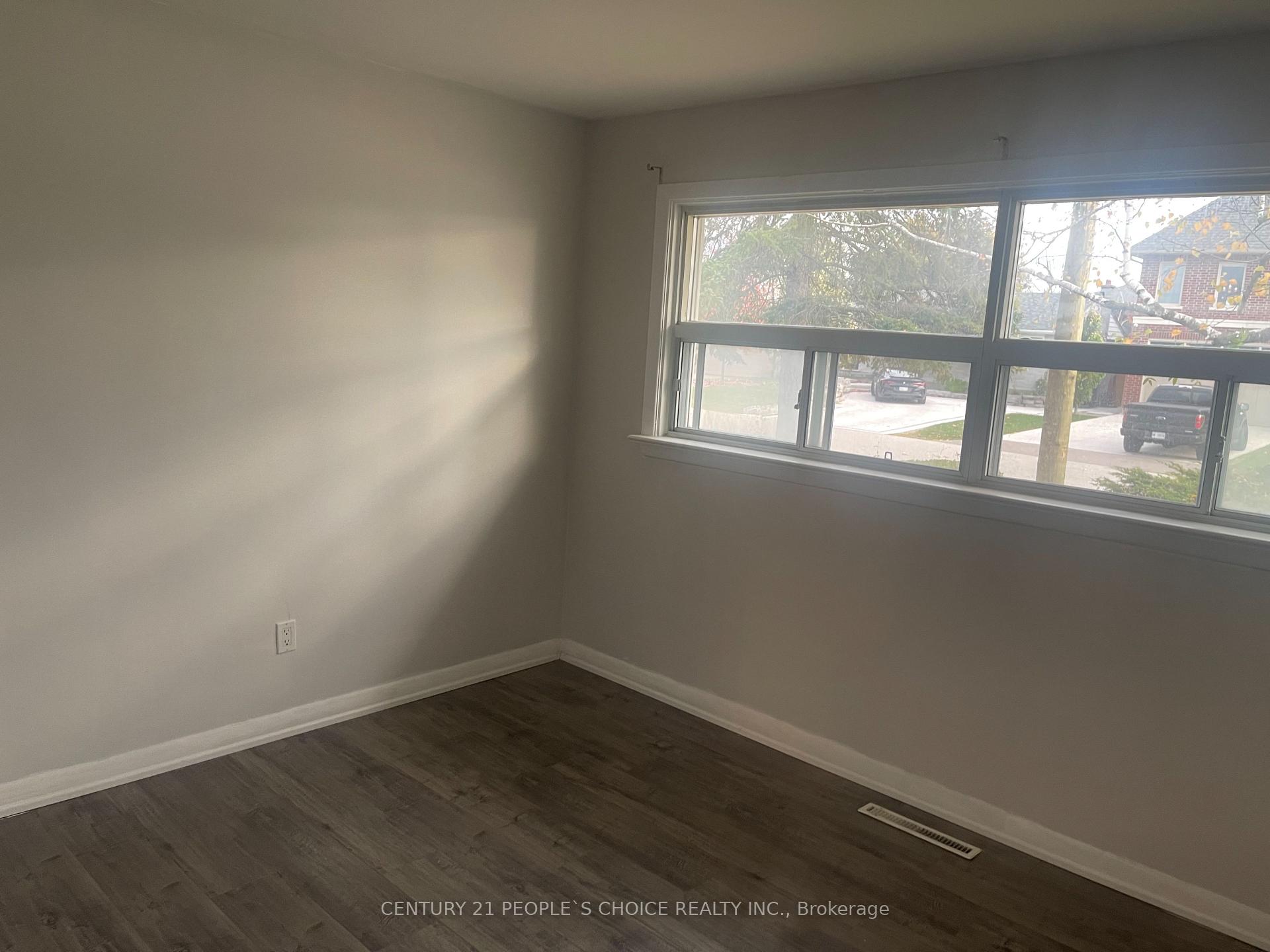 Photo 4 of Unit Upper, 76 Hurricane Avenue, Vaughan, West Woodbridge — HOMEH