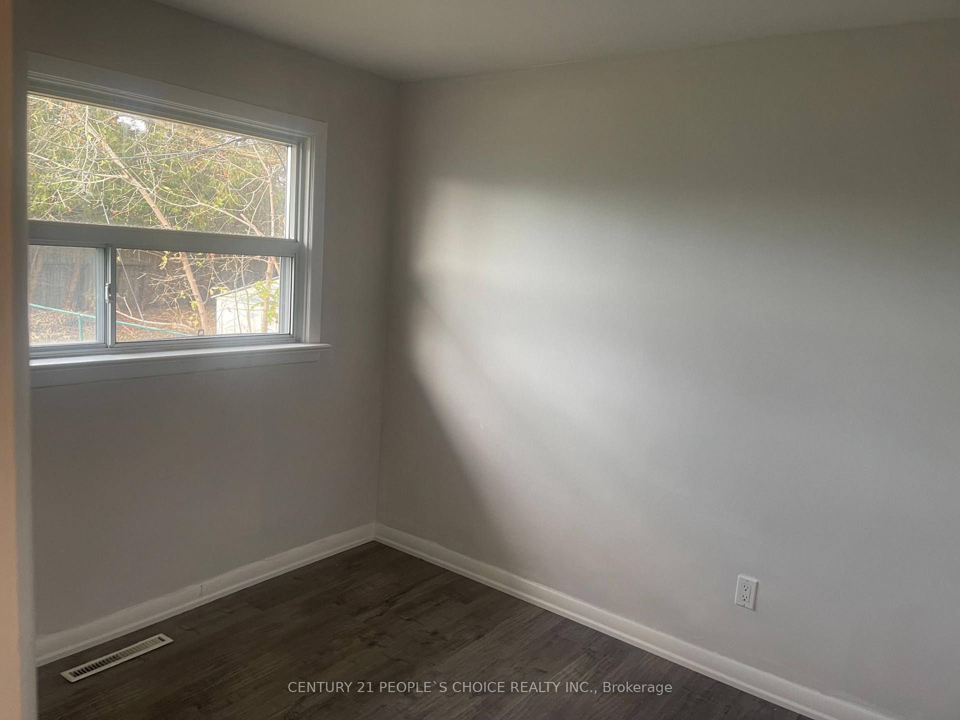 Photo 5 of Unit Upper, 76 Hurricane Avenue, Vaughan, West Woodbridge — HOMEH