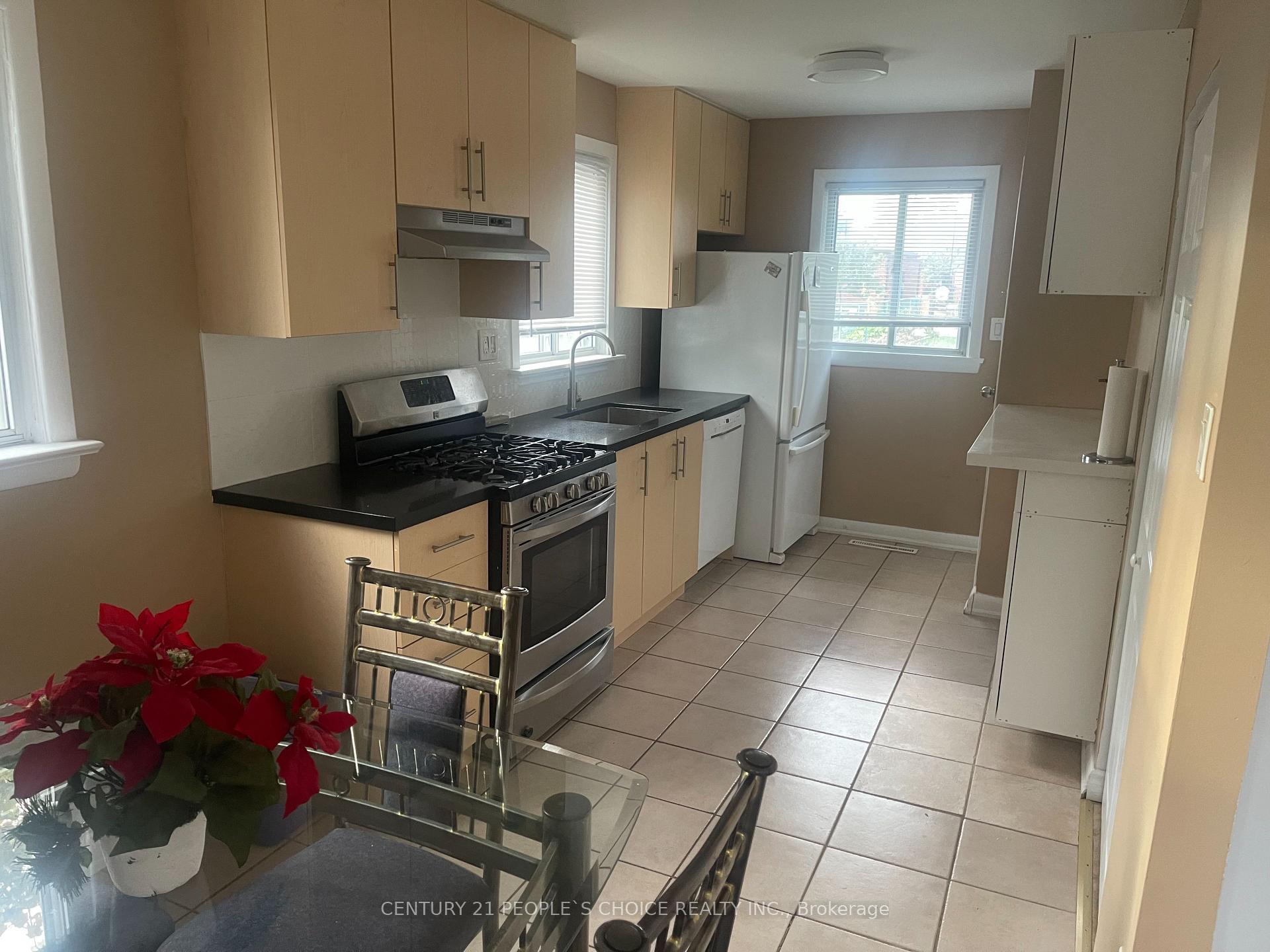 Photo 8 of Unit Upper, 76 Hurricane Avenue, Vaughan, West Woodbridge — HOMEH