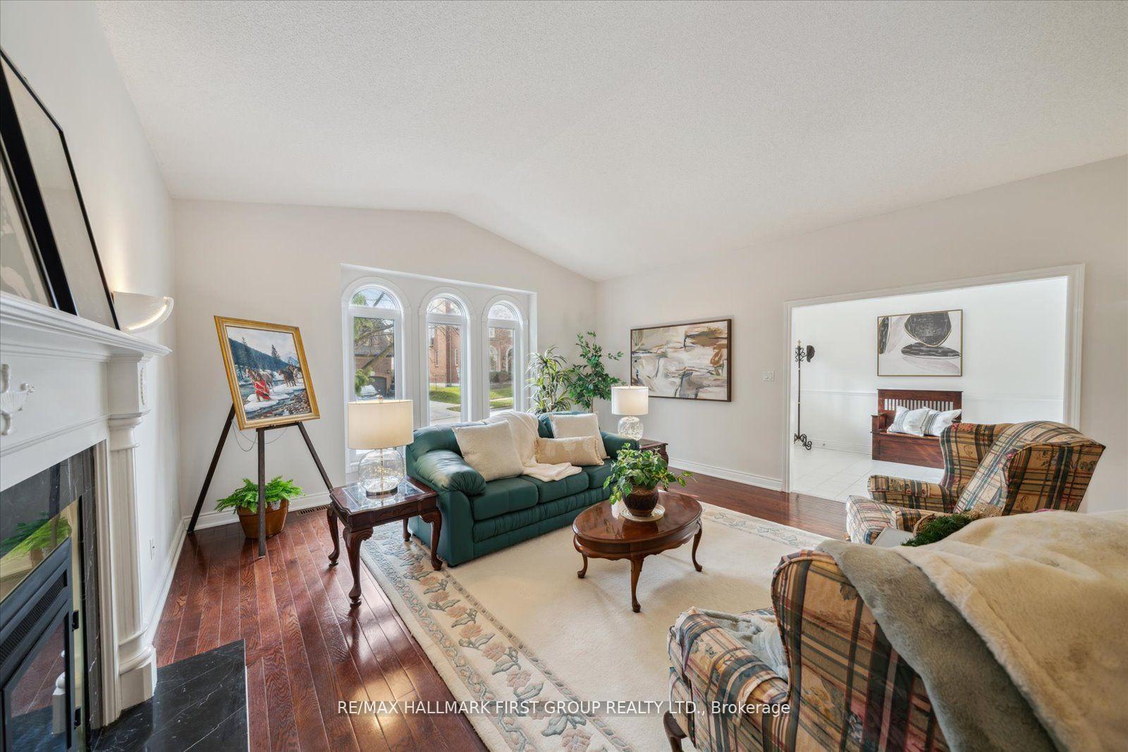 Photo 4 of 944 Duncannon Drive, Pickering, Liverpool — HOMEH