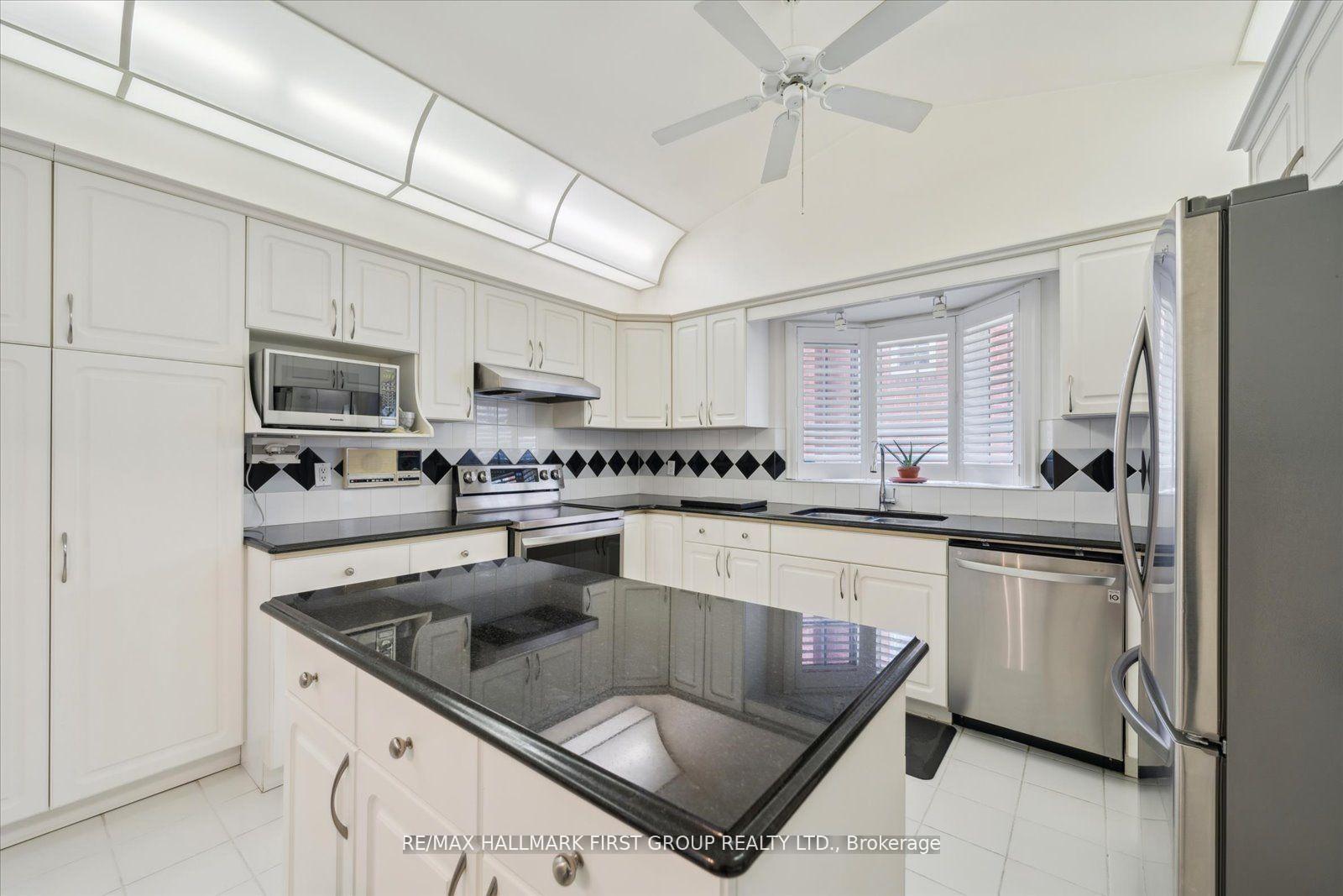 Photo 8 of 944 Duncannon Drive, Pickering, Liverpool — HOMEH