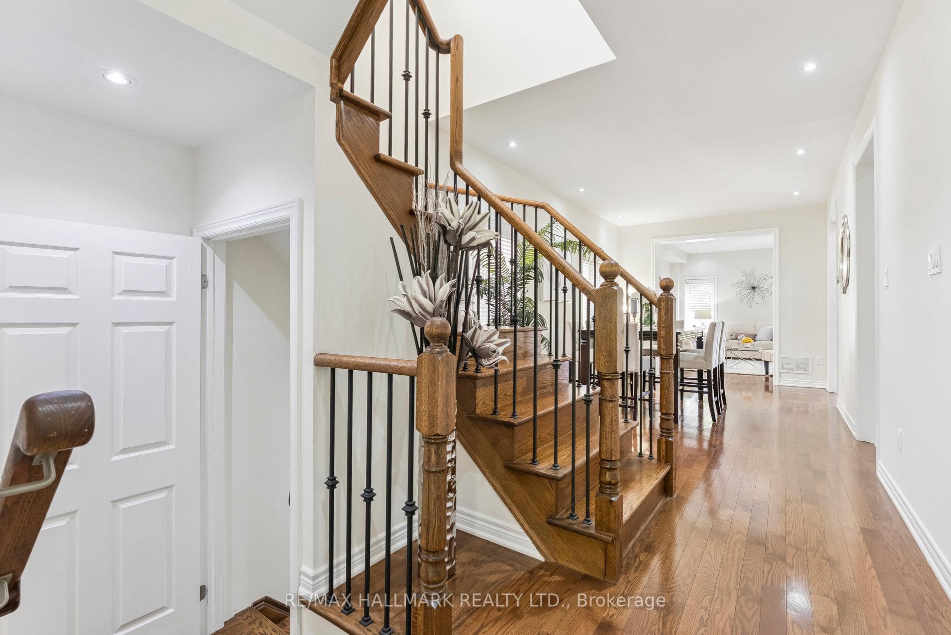 Photo 7 of 73 Lauderdale Drive, Vaughan, Patterson — HOMEH