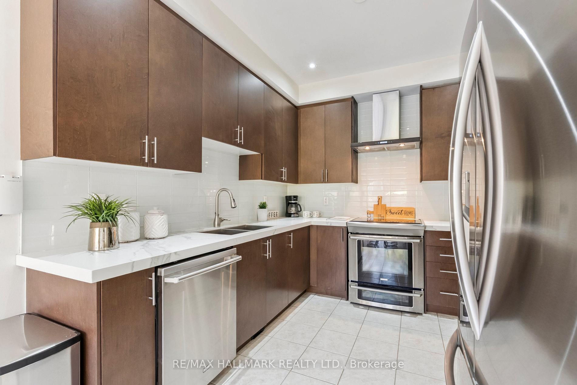 Photo 16 of 73 Lauderdale Drive, Vaughan, Patterson — HOMEH
