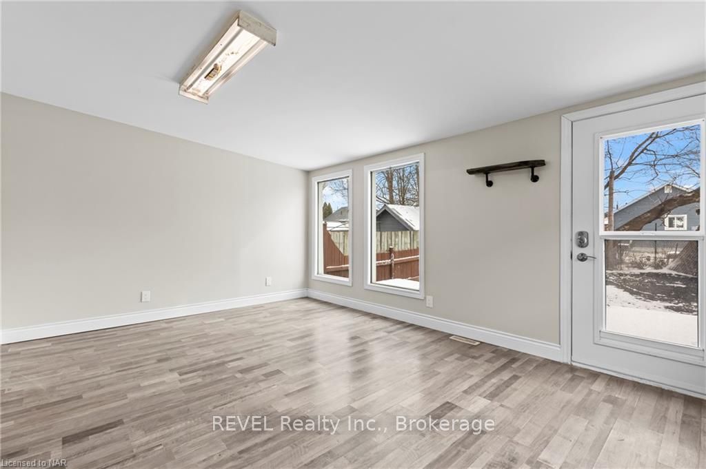 Photo 17 of 28 Mcalpine Avenue S, Welland, Lincoln/Crowland — HOMEH