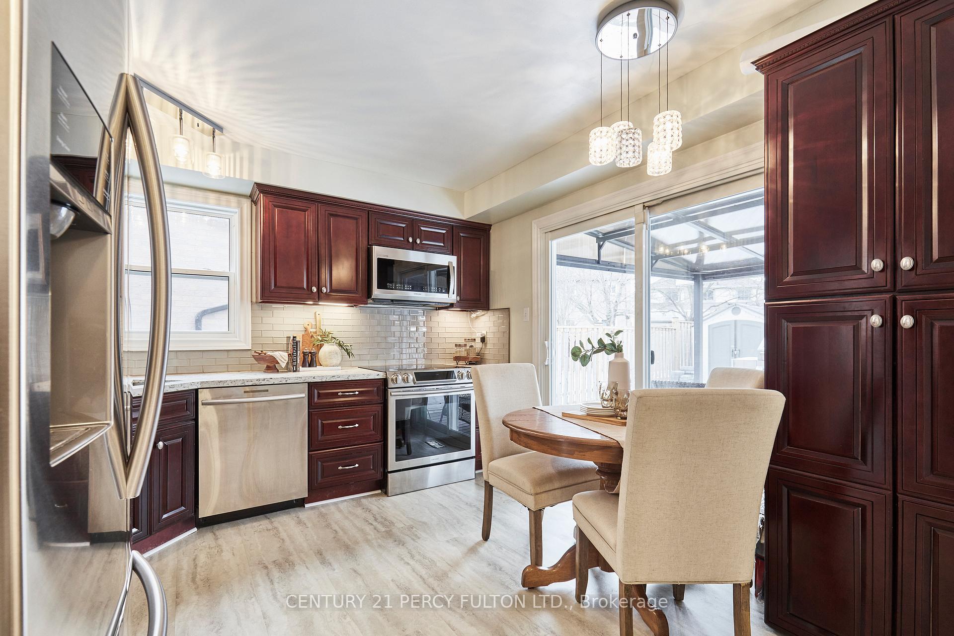 Photo 7 of 1509 Oberon Court, Pickering, Amberlea — HOMEH