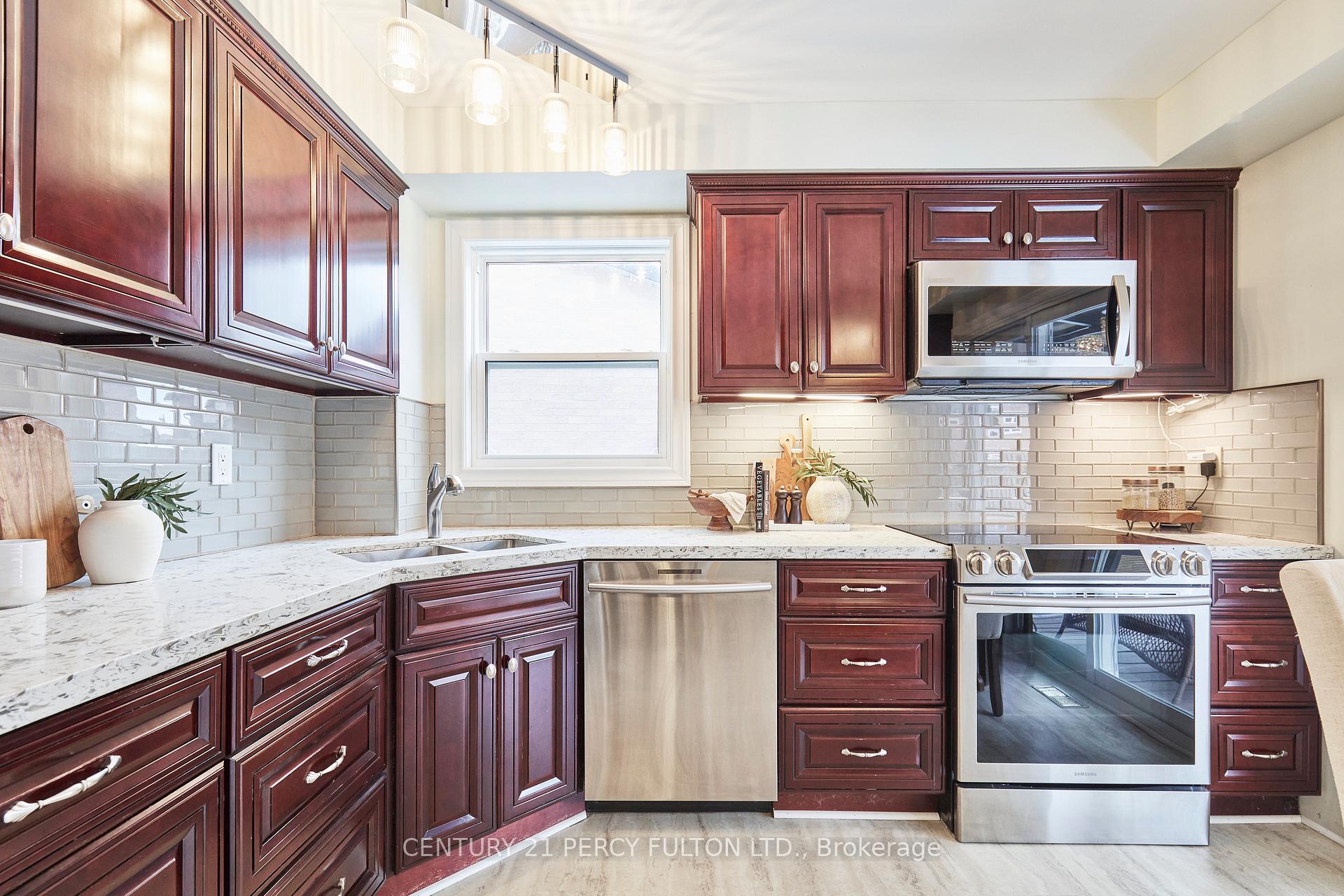 Photo 8 of 1509 Oberon Court, Pickering, Amberlea — HOMEH