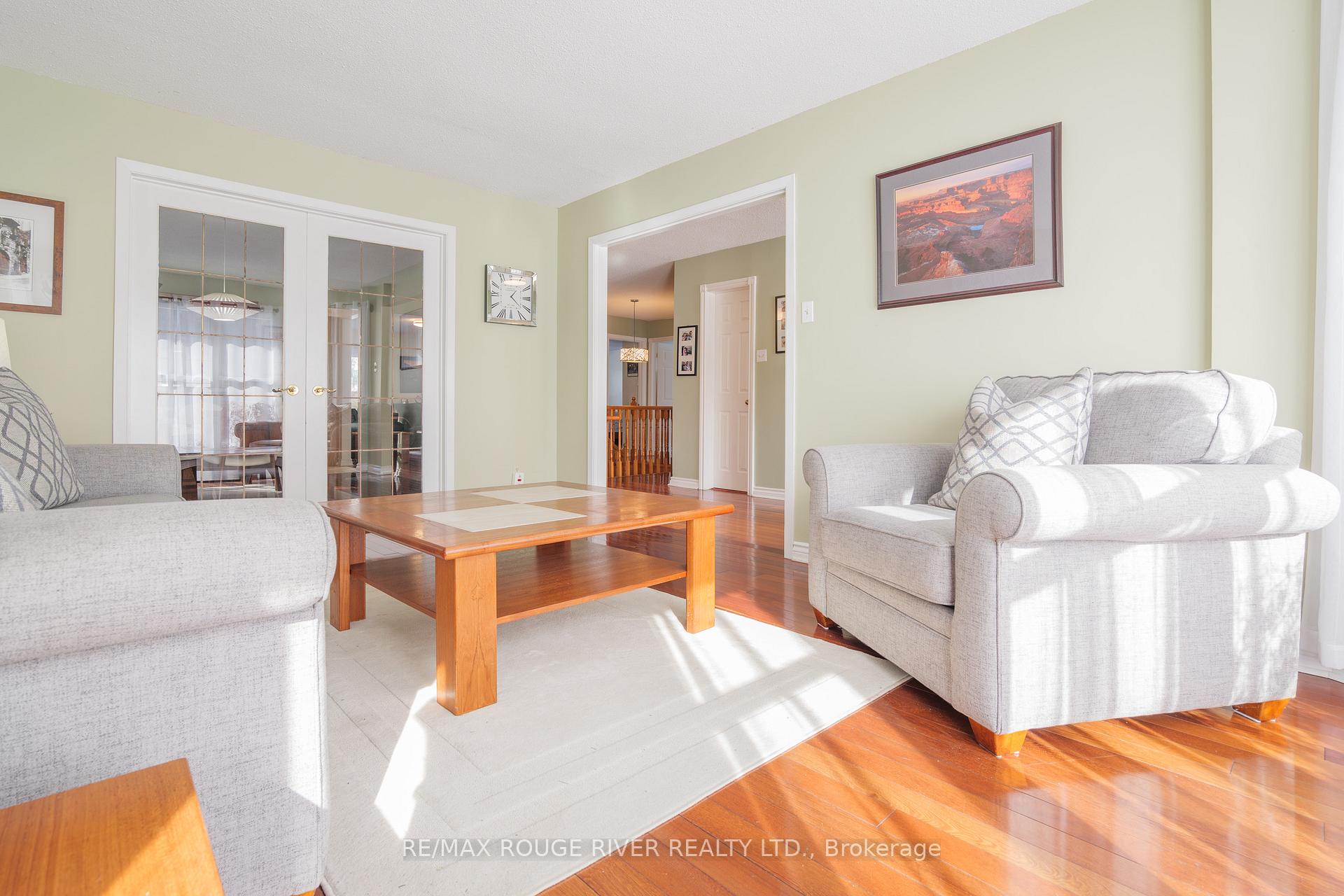 Photo 4 of 360 Sheppard Avenue, Pickering, Rougemount — HOMEH