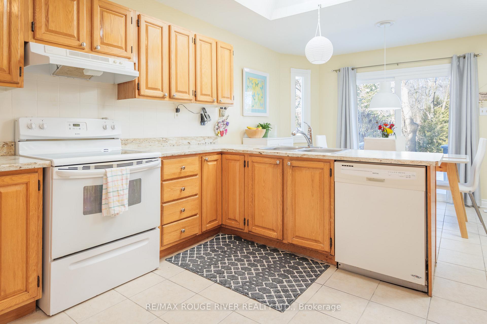 Photo 12 of 360 Sheppard Avenue, Pickering, Rougemount — HOMEH