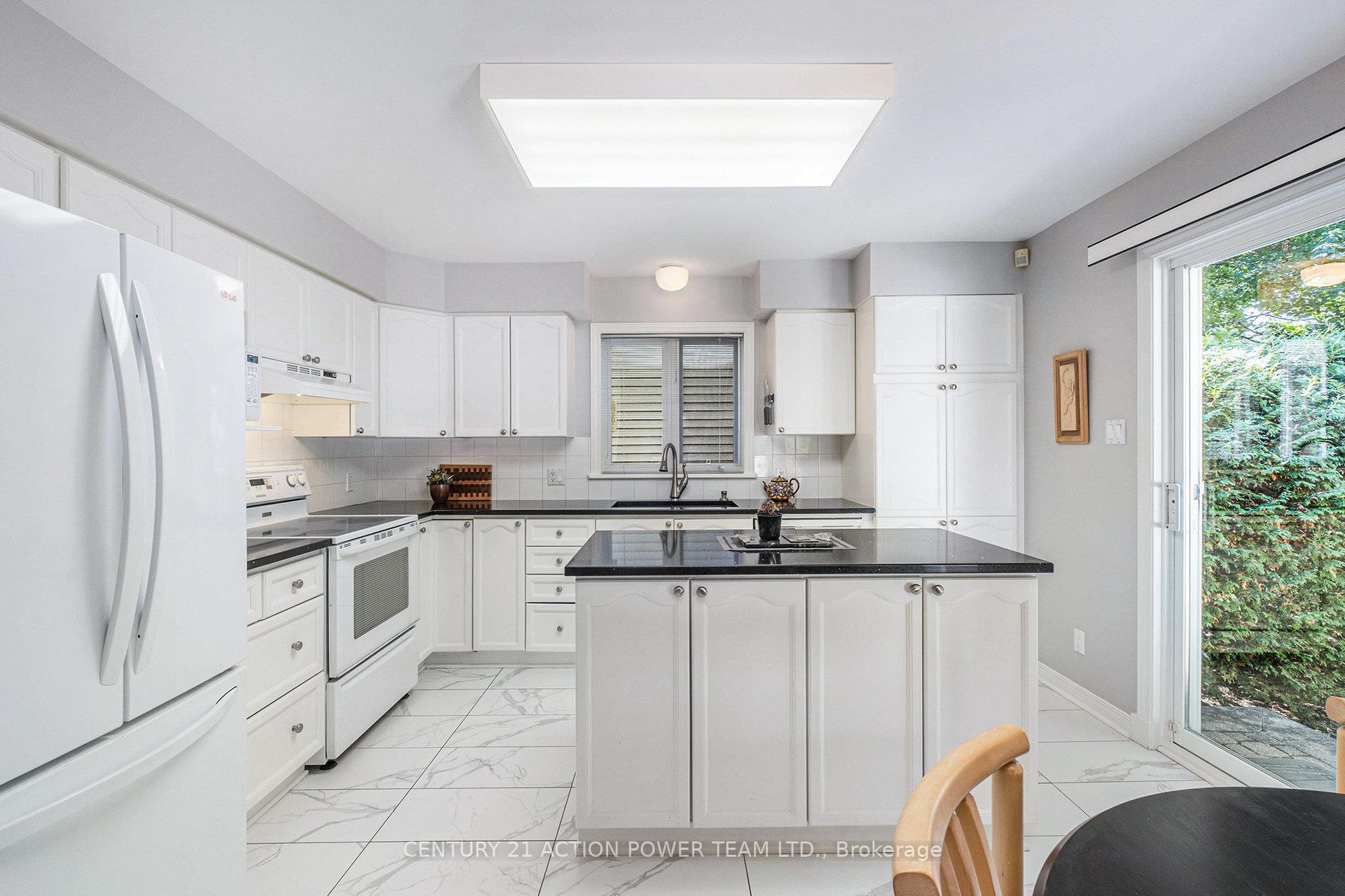 Photo 10 of 167 Grenadier Way, Ottawa, Barrhaven - Longfields — HOMEH
