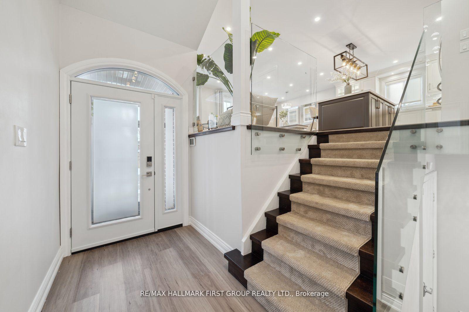 Photo 2 of 673 Chiron Crescent, Pickering, Amberlea — HOMEH