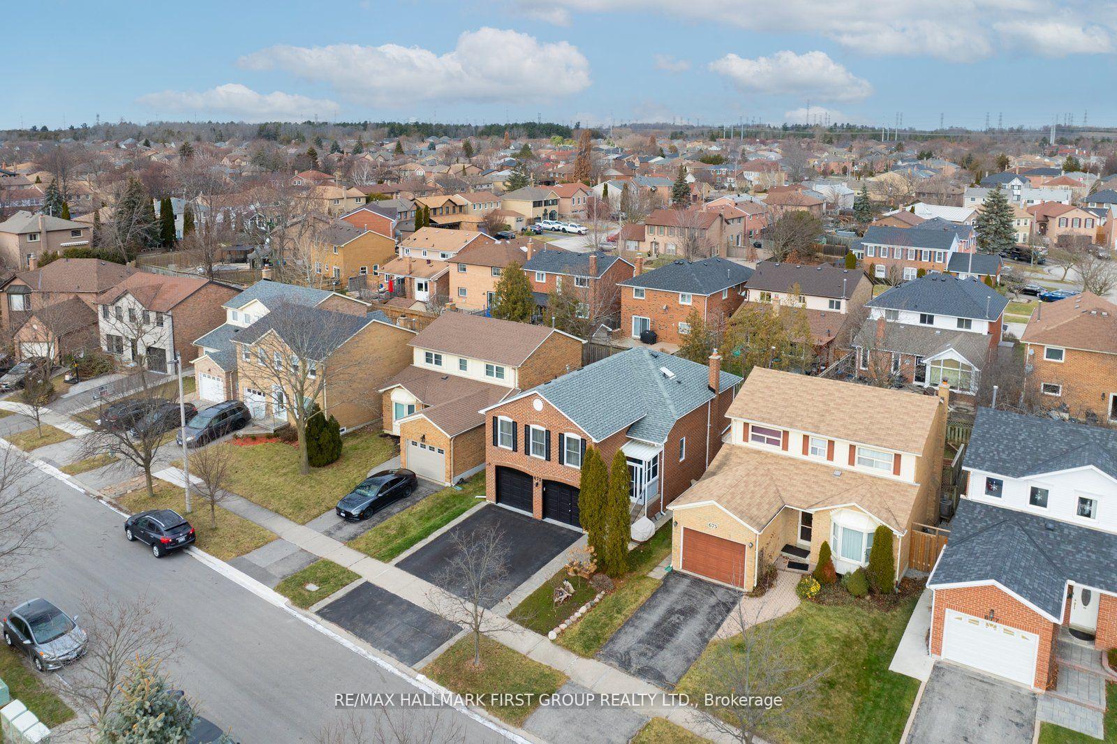 Photo 24 of 673 Chiron Crescent, Pickering, Amberlea — HOMEH