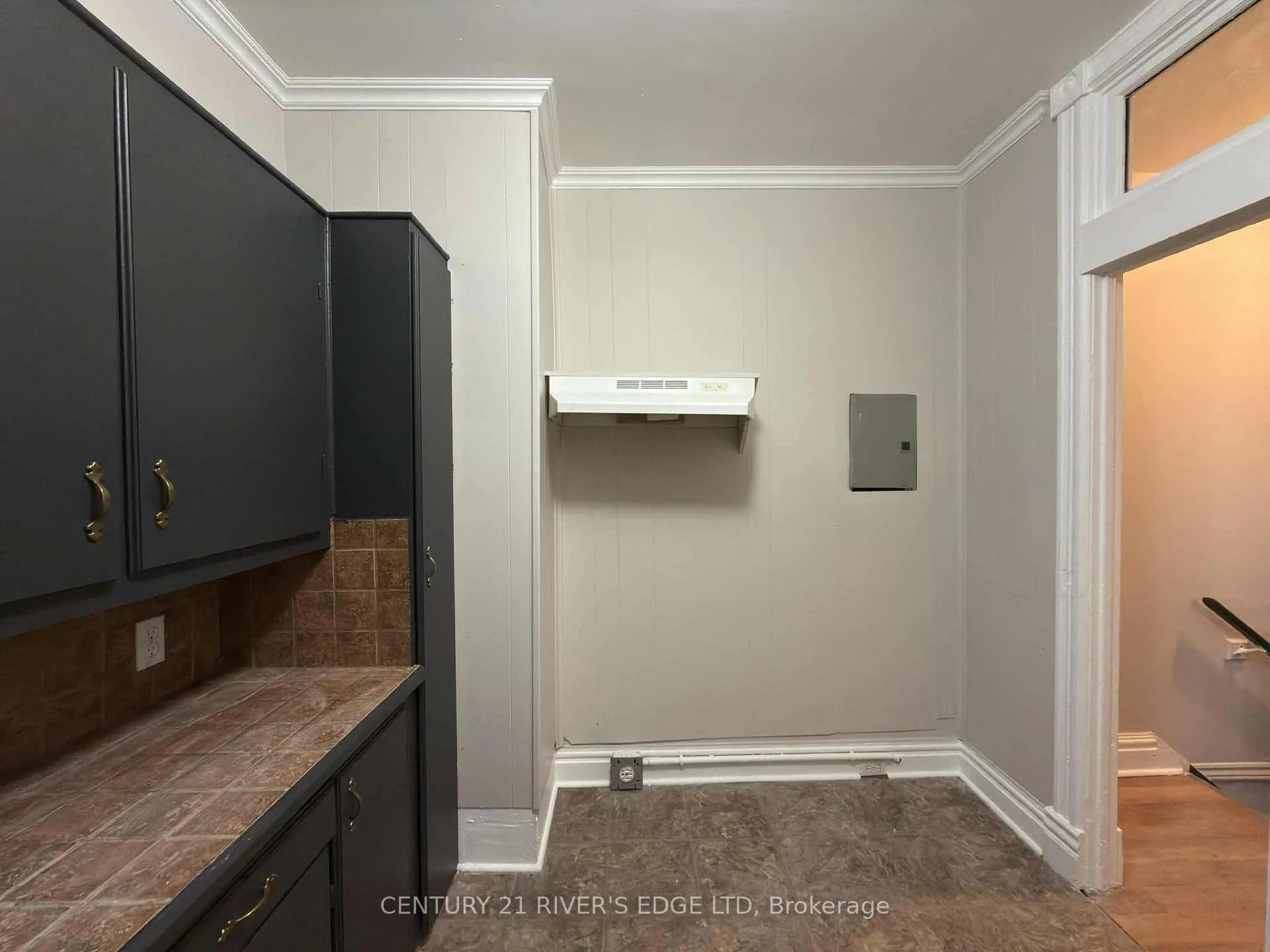 Photo 10 of Unit #2, 6 Pearl Street E, Brockville — HOMEH