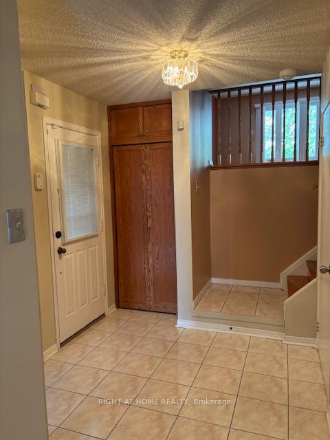Photo 4 of 5 Hearne Crescent, Ajax, Central — HOMEH