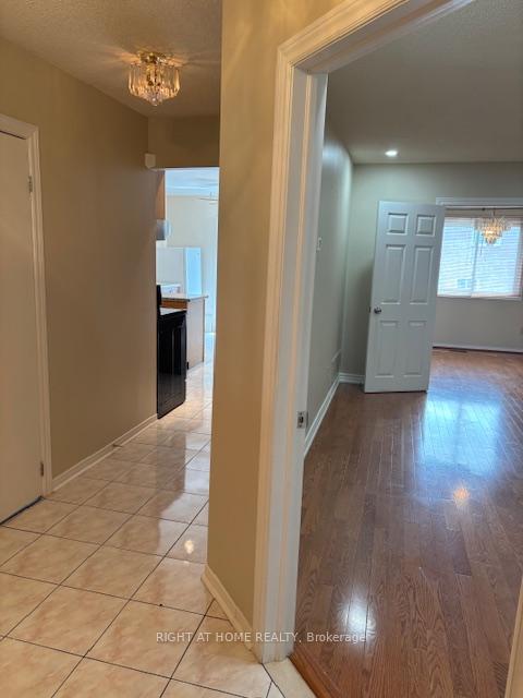 Photo 8 of 5 Hearne Crescent, Ajax, Central — HOMEH