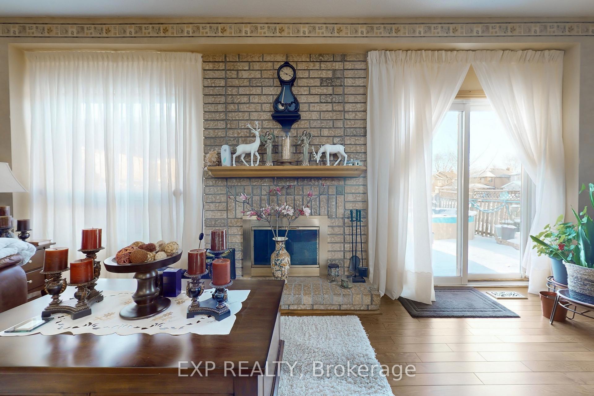 Photo 10 of 1034 Benton Crescent, Pickering, Liverpool — HOMEH