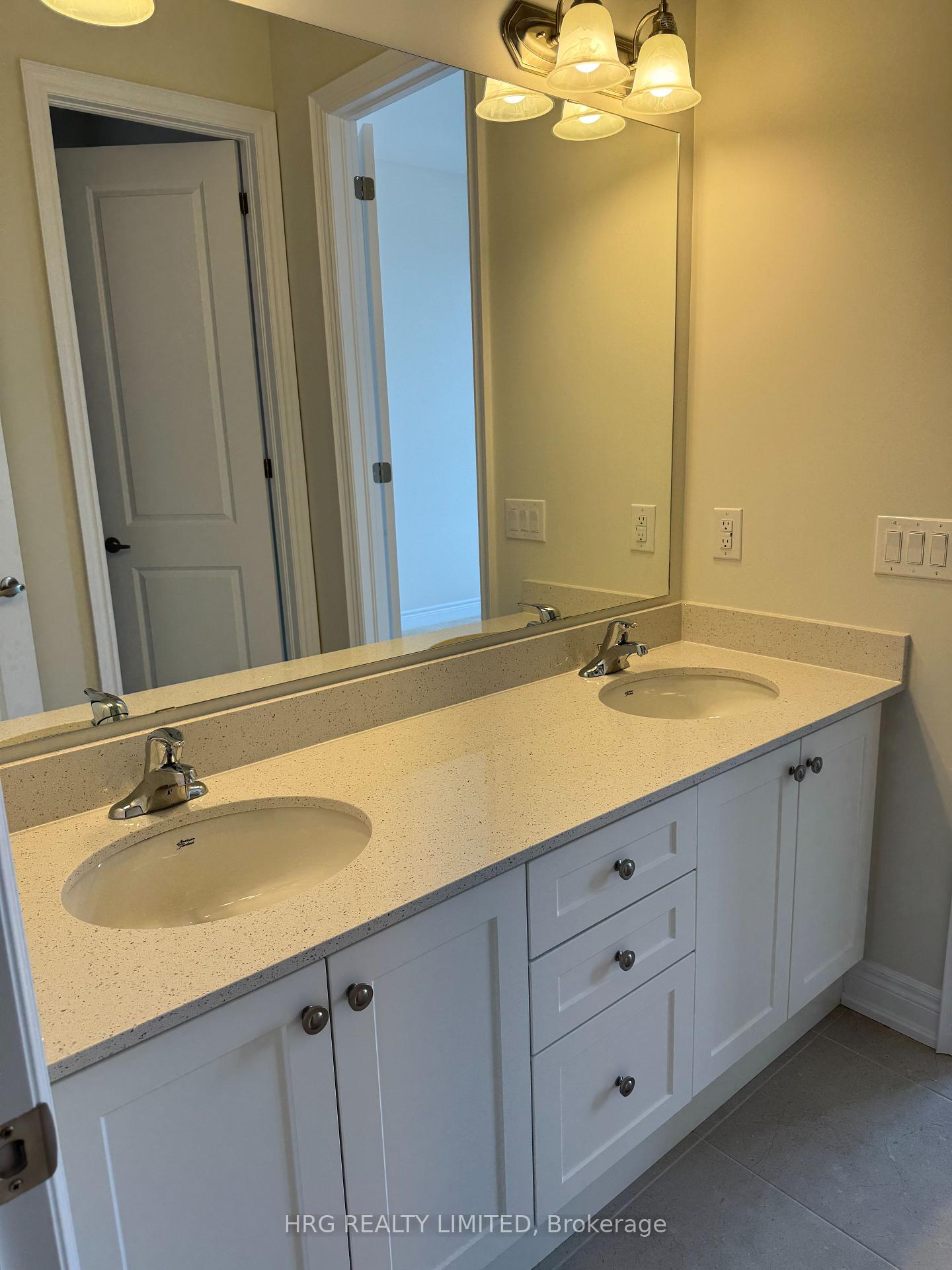 Photo 11 of 84 Pheasant Ridge Drive, Whitby, Rural Whitby — HOMEH