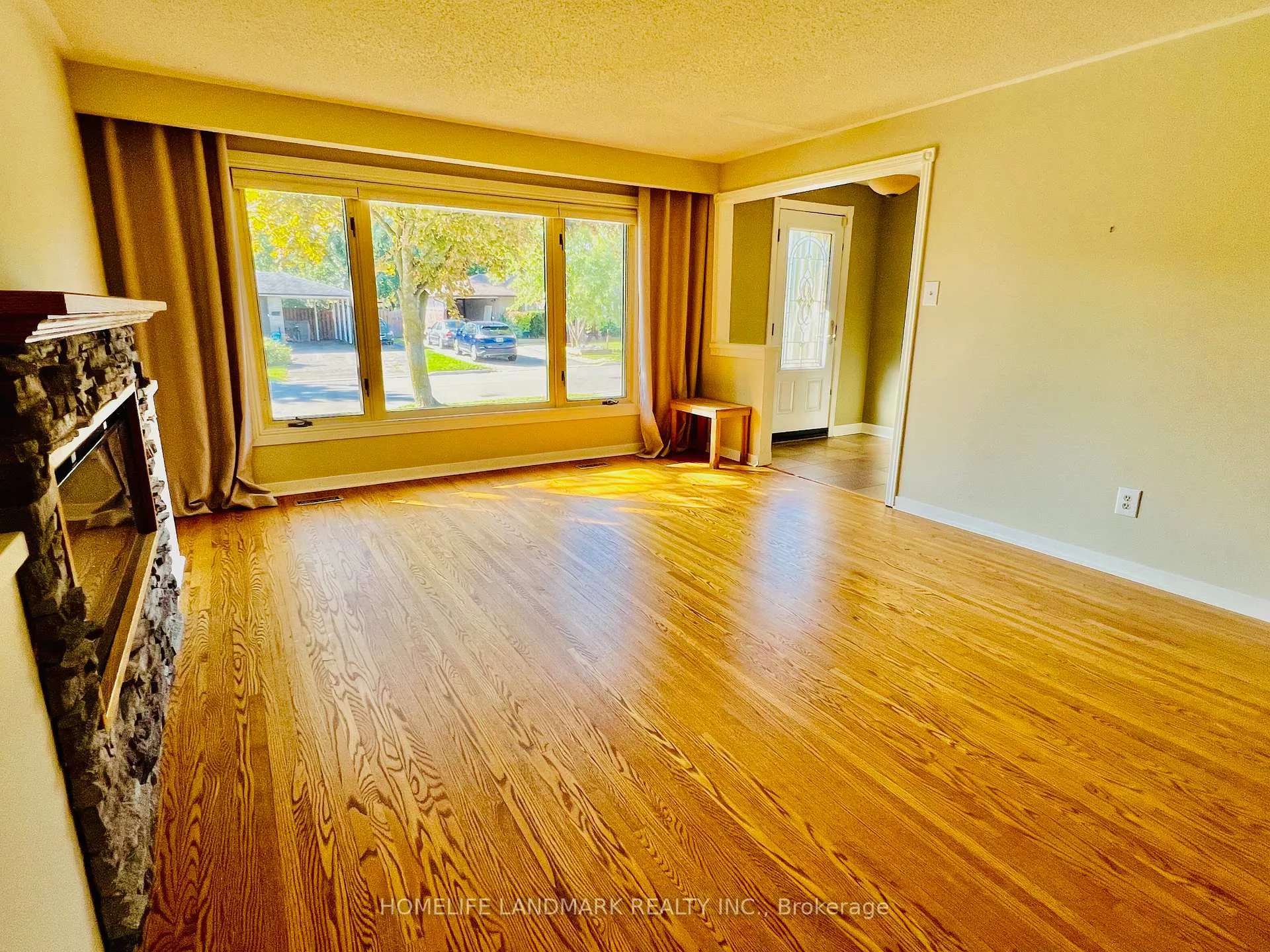 Photo 2 of 74 Devins Drive, Aurora, Aurora Heights — HOMEH