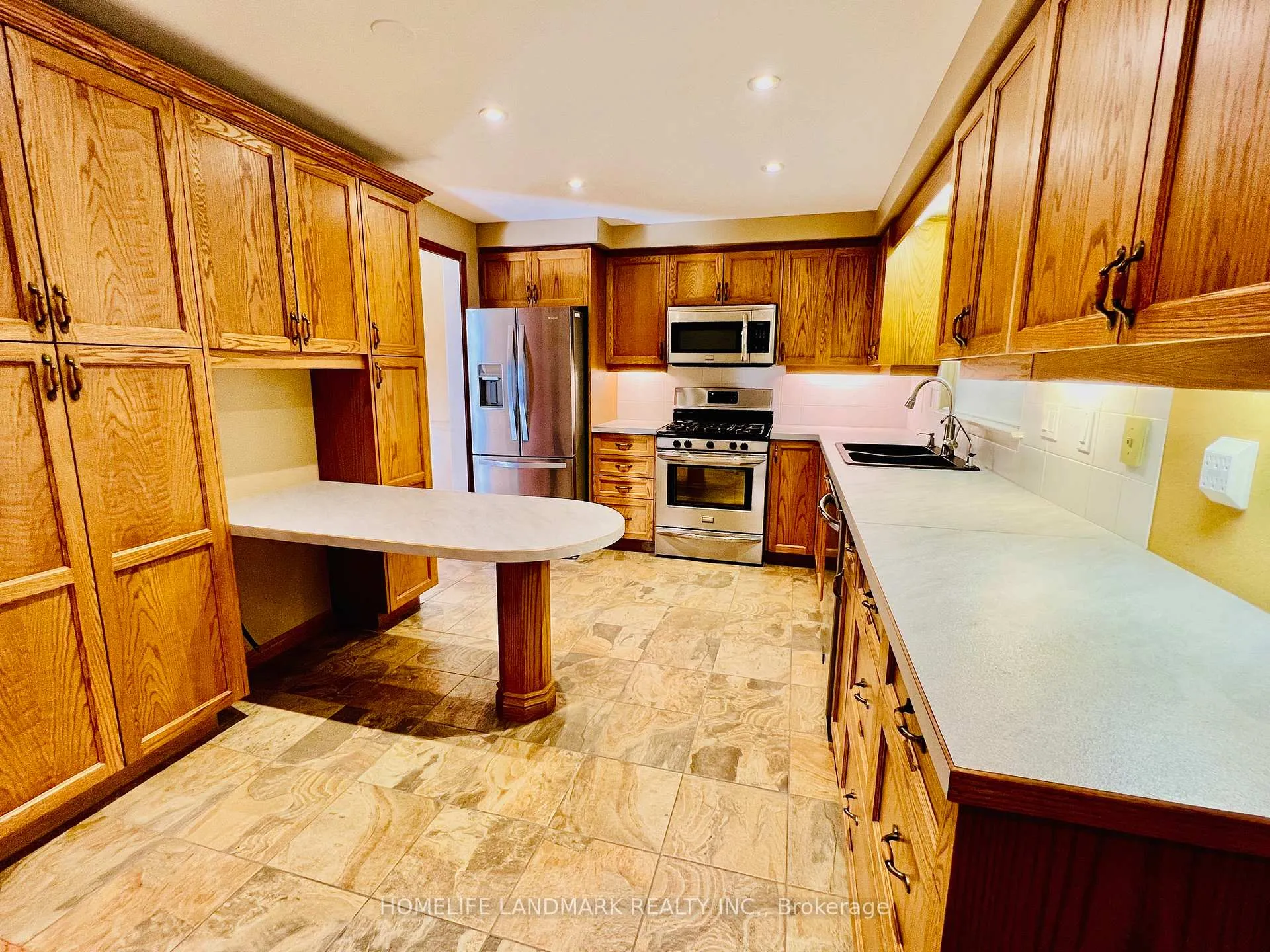 Photo 5 of 74 Devins Drive, Aurora, Aurora Heights — HOMEH