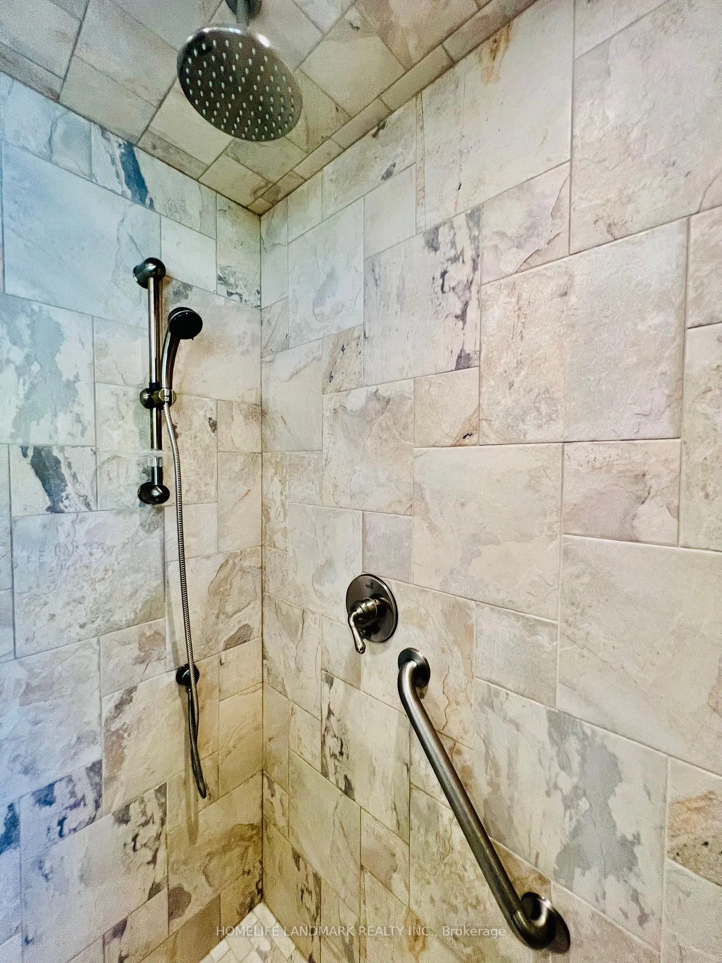 Photo 11 of 74 Devins Drive, Aurora, Aurora Heights — HOMEH