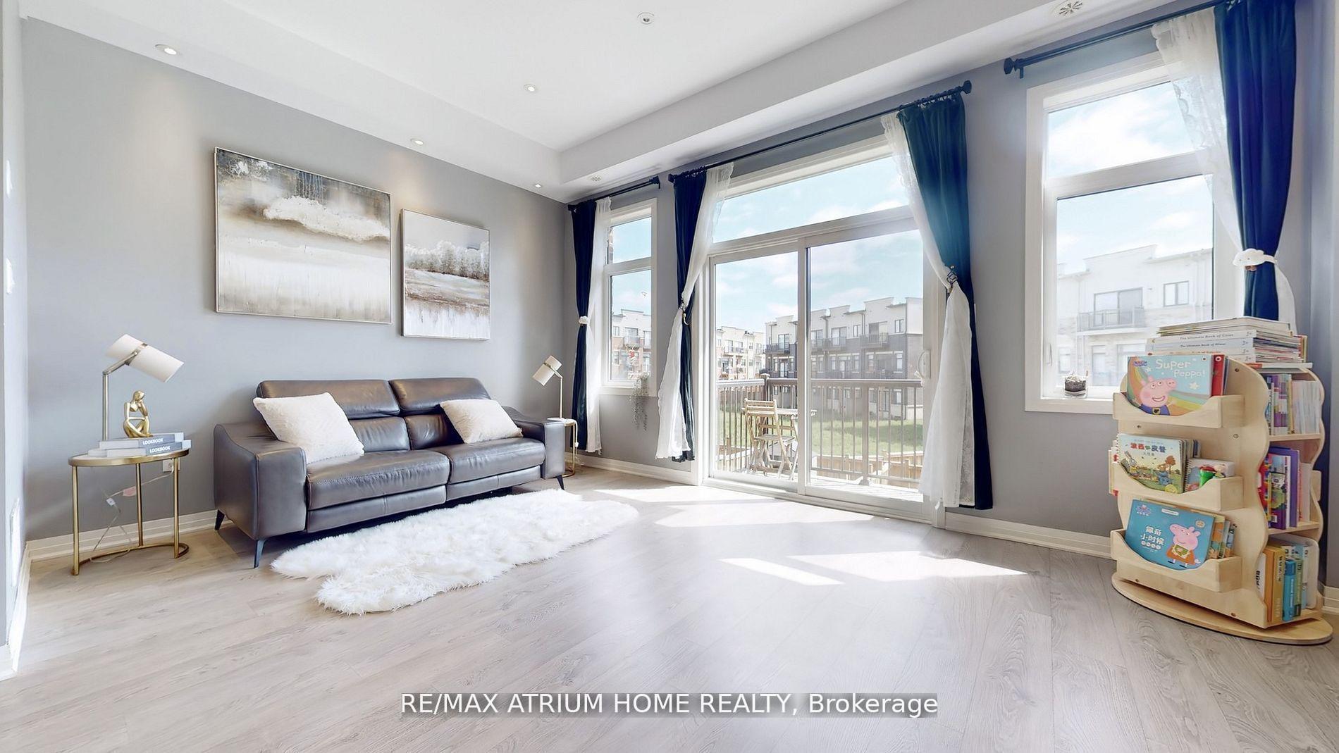 Photo 2 of 143 Arianna Crescent W, Vaughan, Patterson — HOMEH