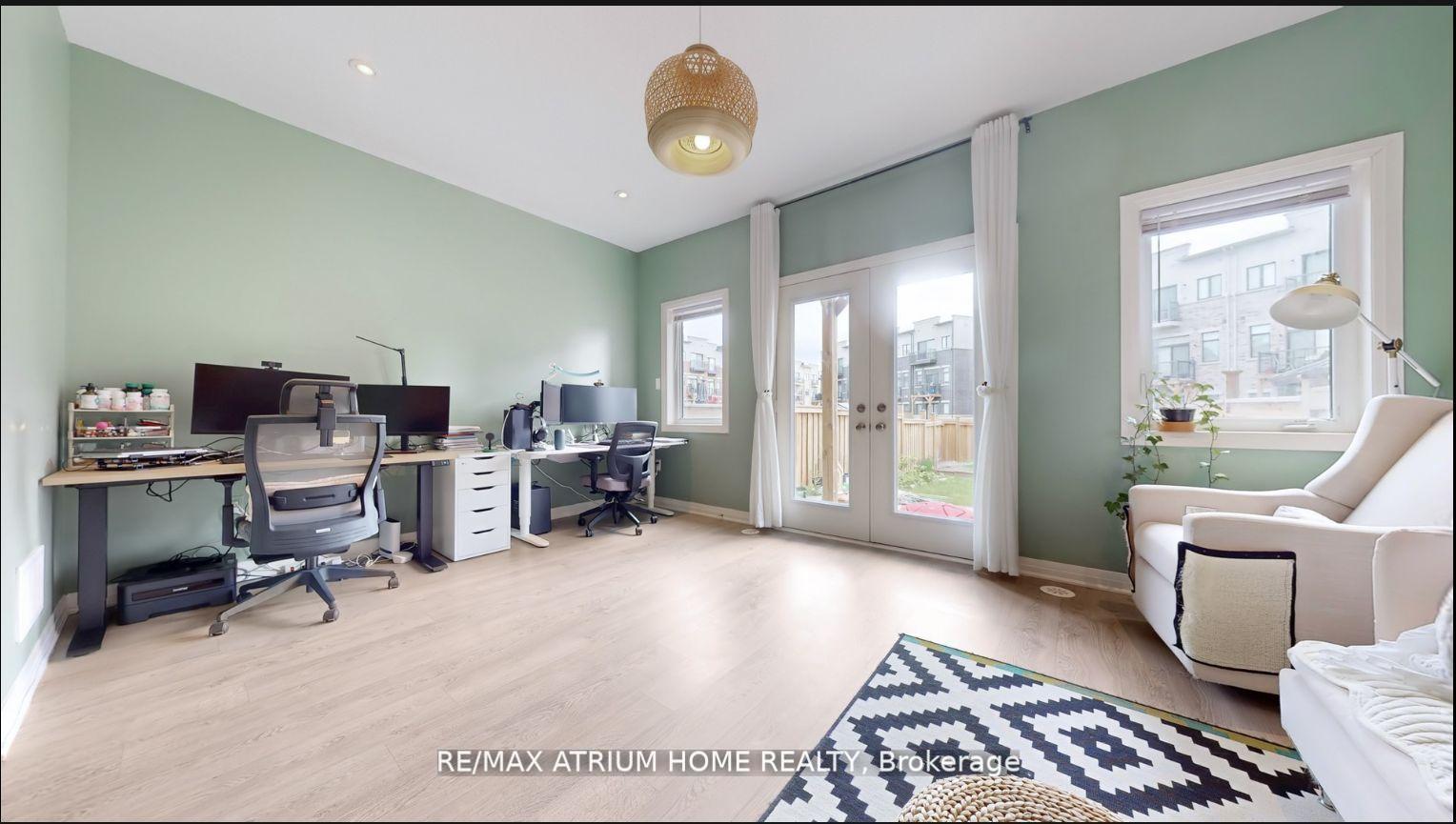 Photo 4 of 143 Arianna Crescent W, Vaughan, Patterson — HOMEH