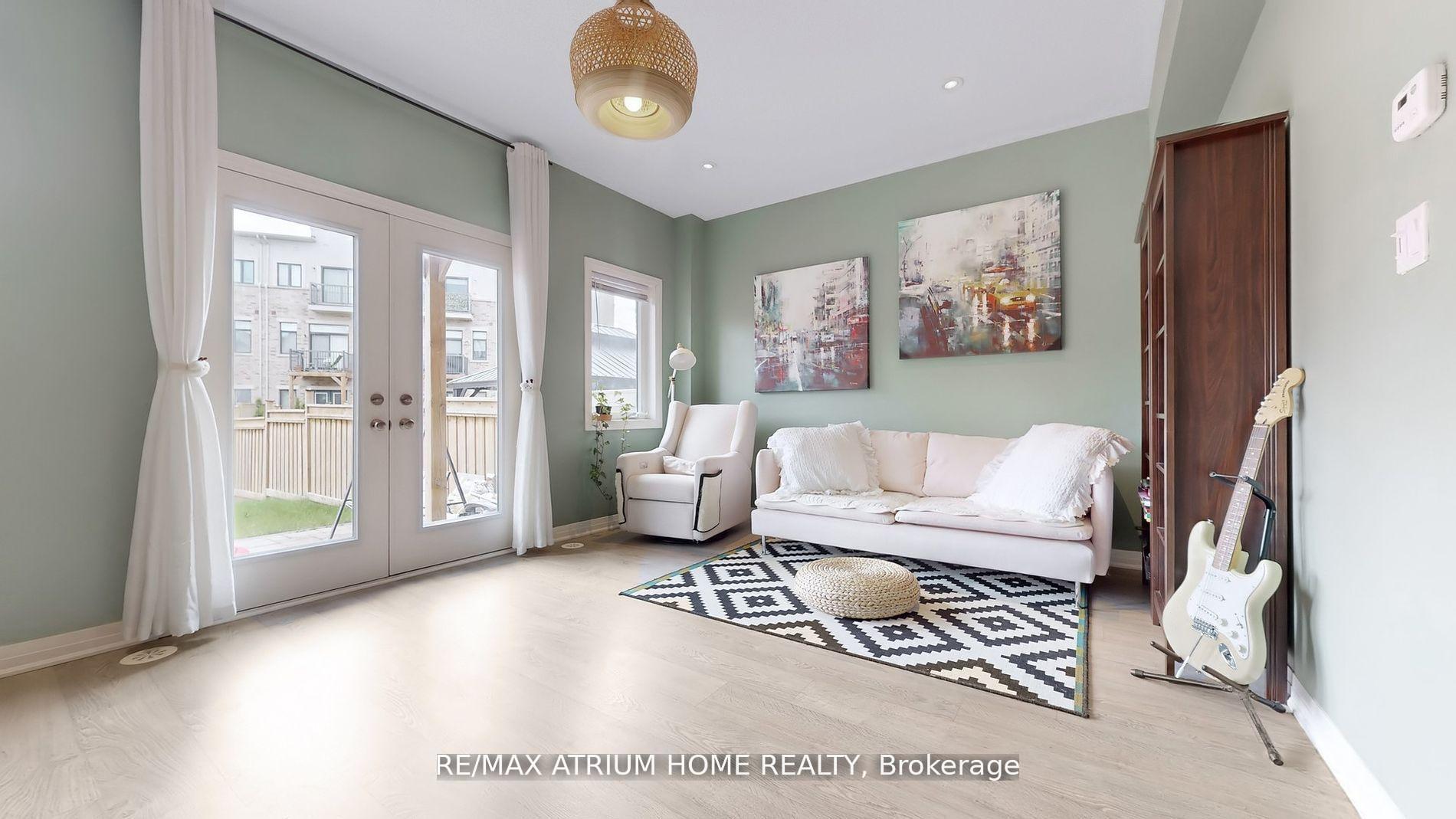 Photo 5 of 143 Arianna Crescent W, Vaughan, Patterson — HOMEH