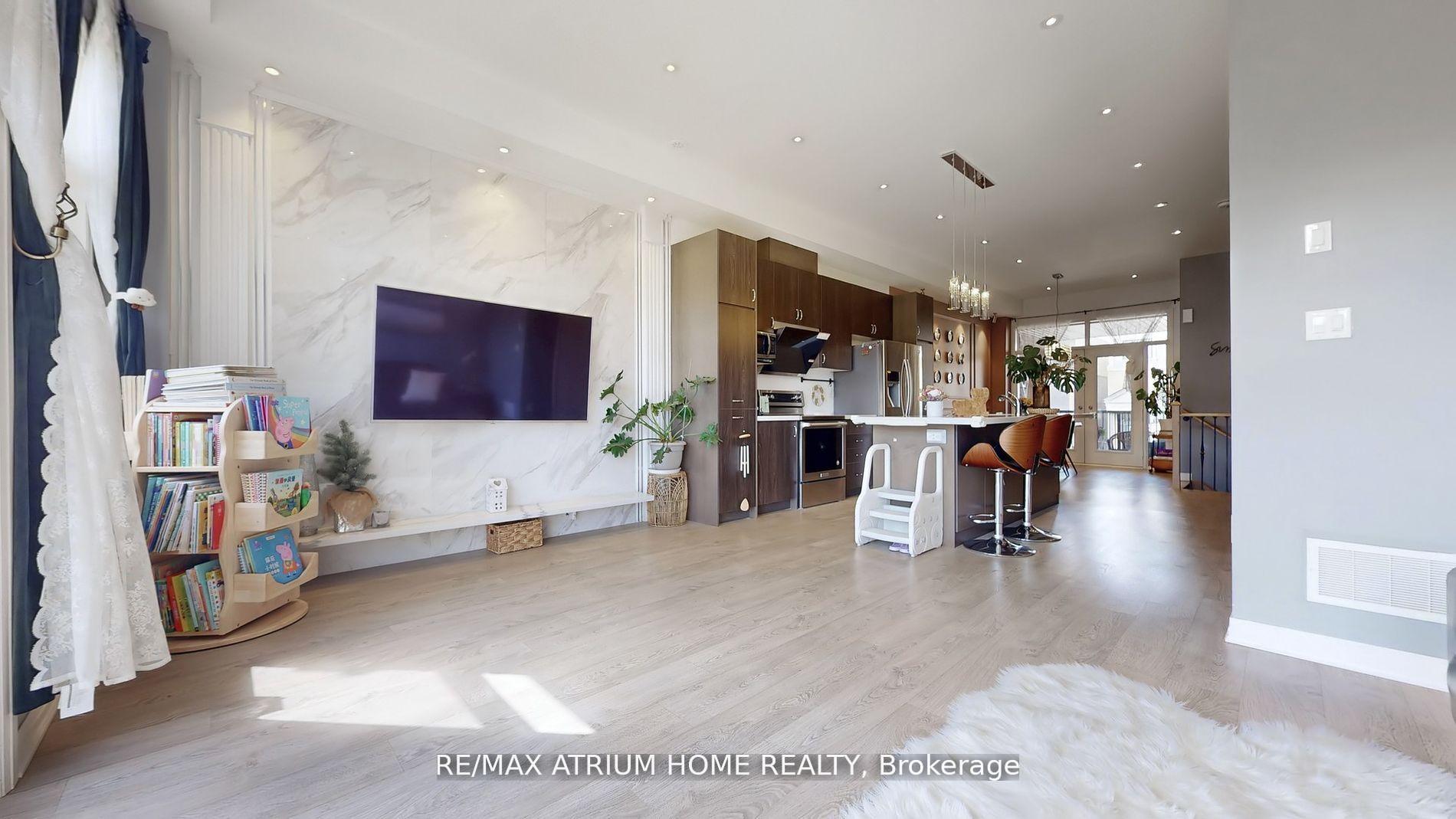 Photo 9 of 143 Arianna Crescent W, Vaughan, Patterson — HOMEH
