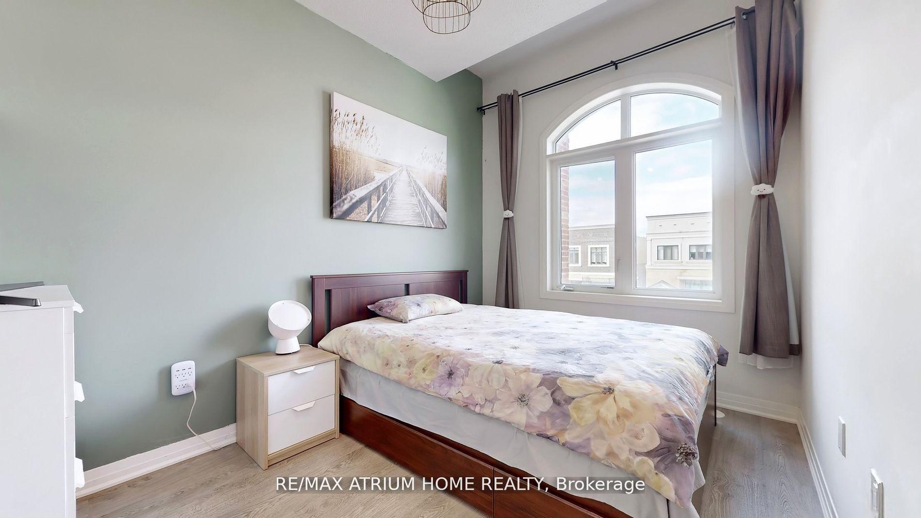 Photo 12 of 143 Arianna Crescent W, Vaughan, Patterson — HOMEH