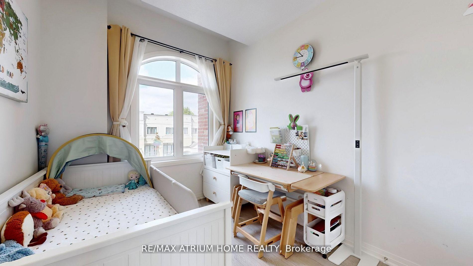 Photo 13 of 143 Arianna Crescent W, Vaughan, Patterson — HOMEH