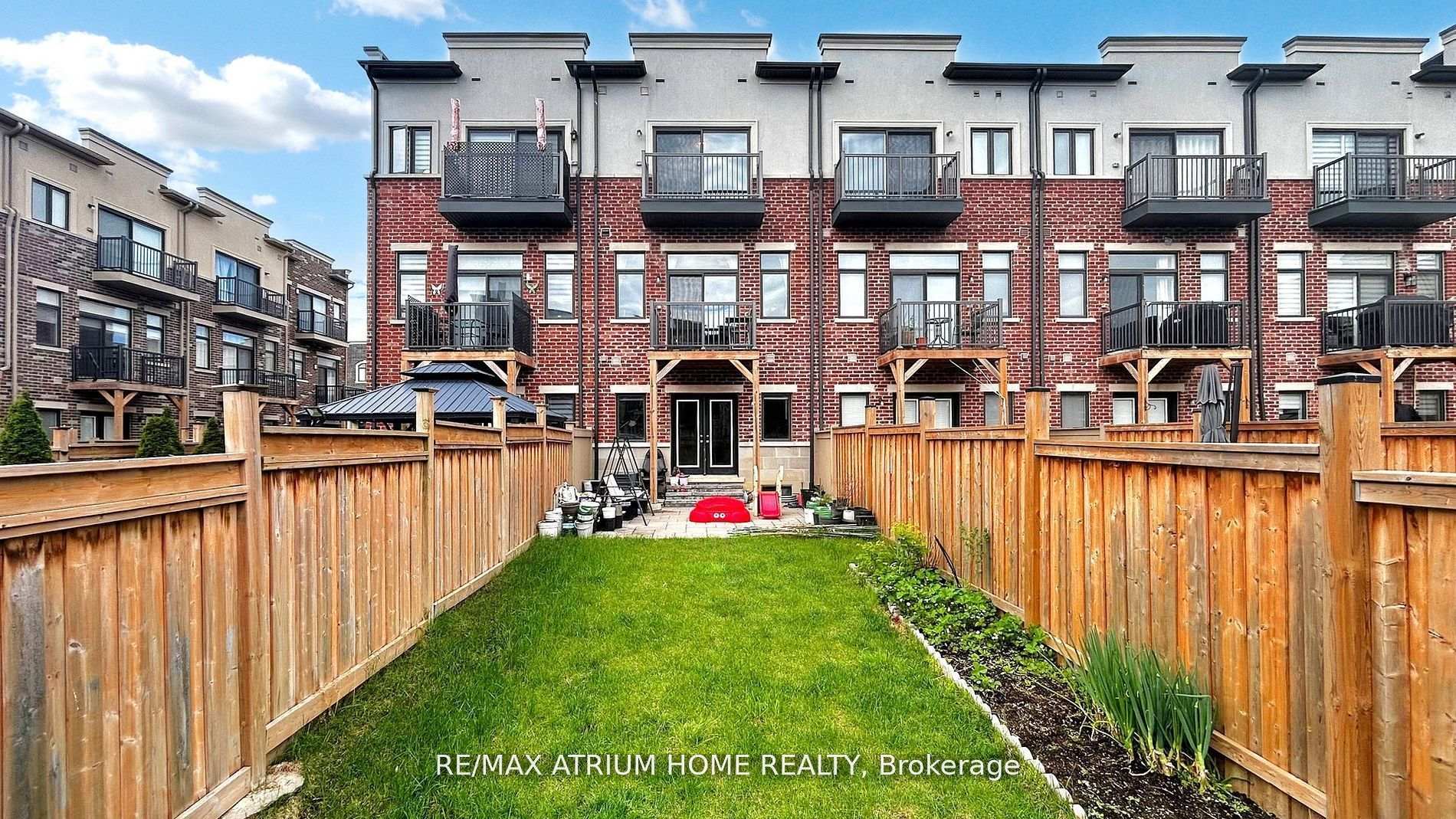 Photo 15 of 143 Arianna Crescent W, Vaughan, Patterson — HOMEH