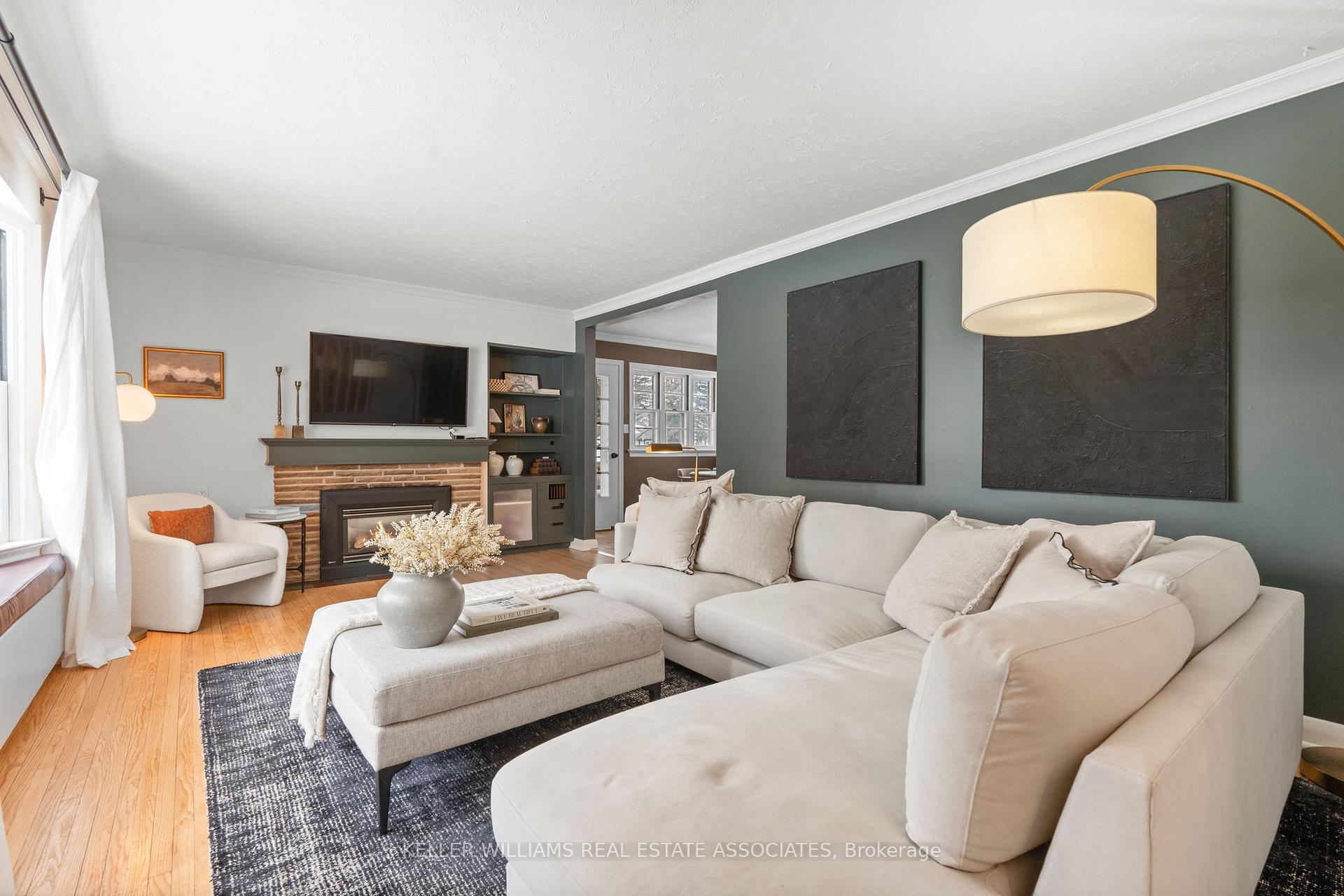 Photo 2 of 406 Saint John Street W, Whitby, Downtown Whitby — HOMEH