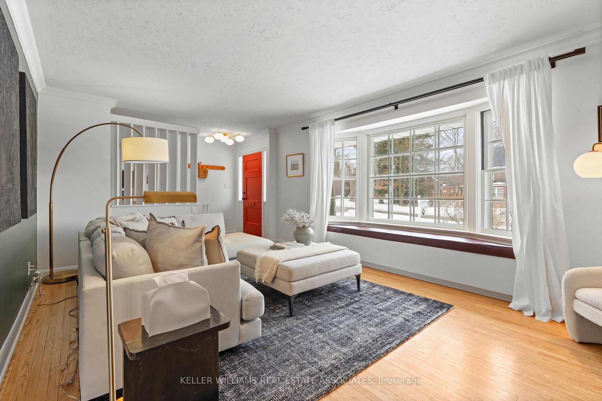 Photo 5 of 406 Saint John Street W, Whitby, Downtown Whitby — HOMEH