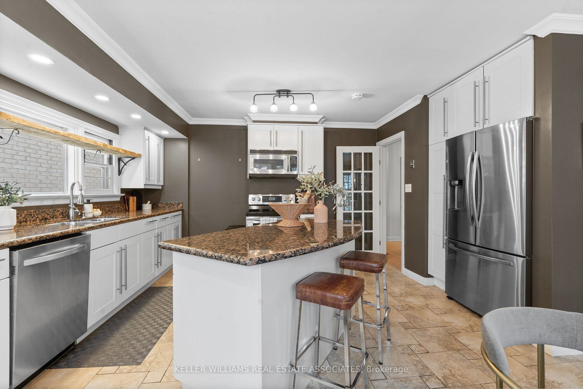 Photo 7 of 406 Saint John Street W, Whitby, Downtown Whitby — HOMEH