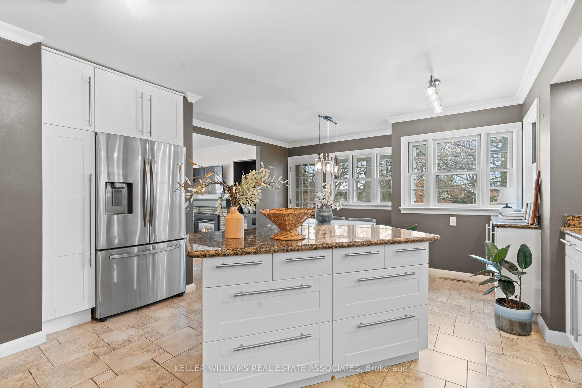 Photo 10 of 406 Saint John Street W, Whitby, Downtown Whitby — HOMEH
