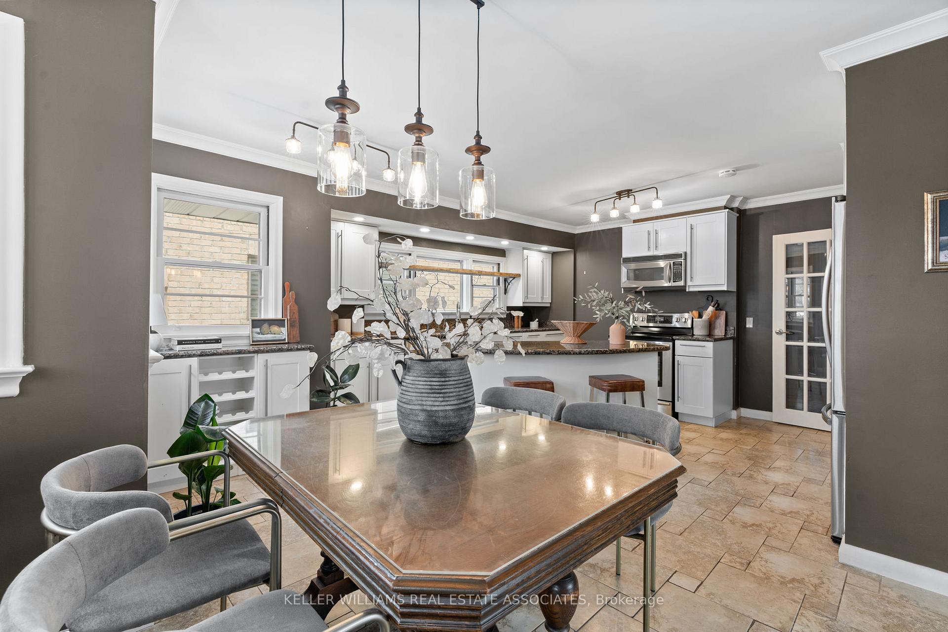 Photo 11 of 406 Saint John Street W, Whitby, Downtown Whitby — HOMEH