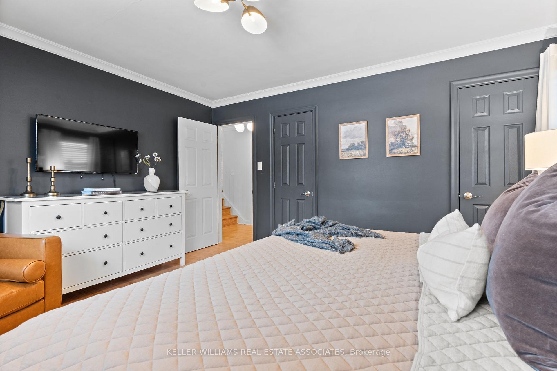 Photo 16 of 406 Saint John Street W, Whitby, Downtown Whitby — HOMEH