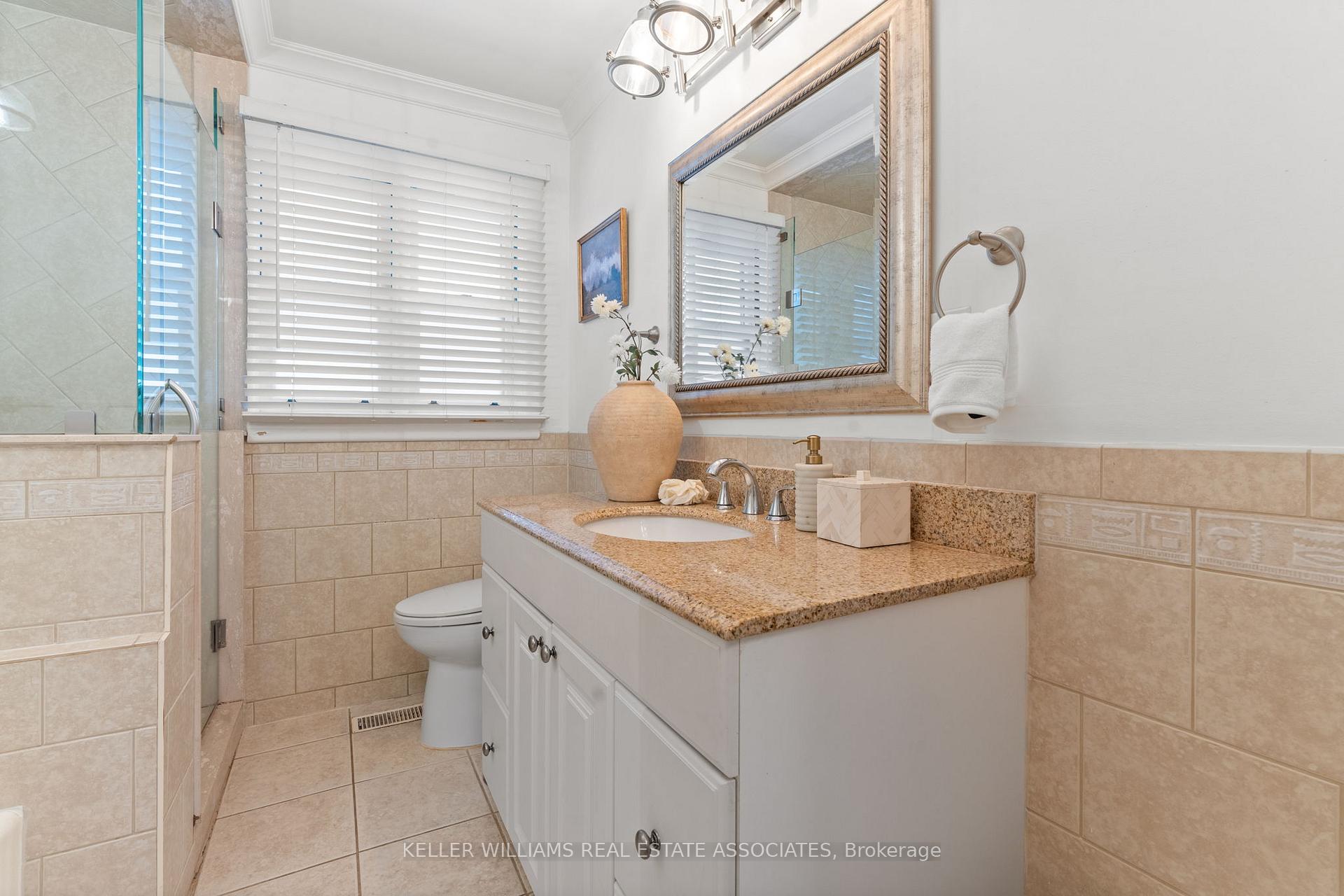 Photo 17 of 406 Saint John Street W, Whitby, Downtown Whitby — HOMEH