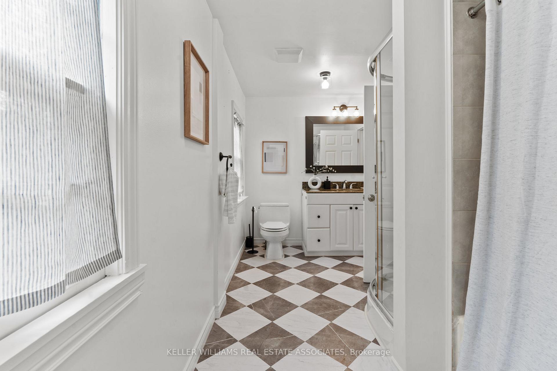 Photo 20 of 406 Saint John Street W, Whitby, Downtown Whitby — HOMEH