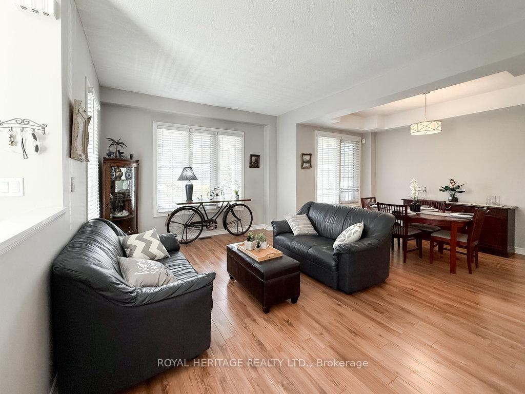 Photo 3 of 8 Bedell Crescent, Whitby, Rolling Acres — HOMEH