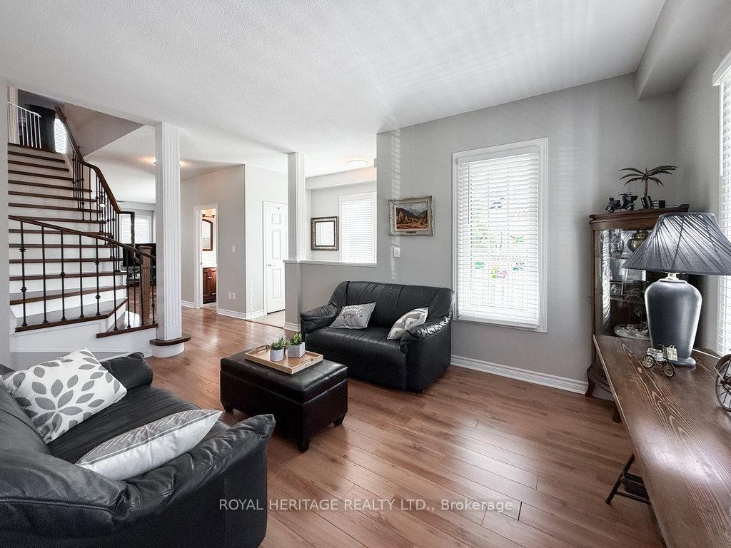 Photo 4 of 8 Bedell Crescent, Whitby, Rolling Acres — HOMEH