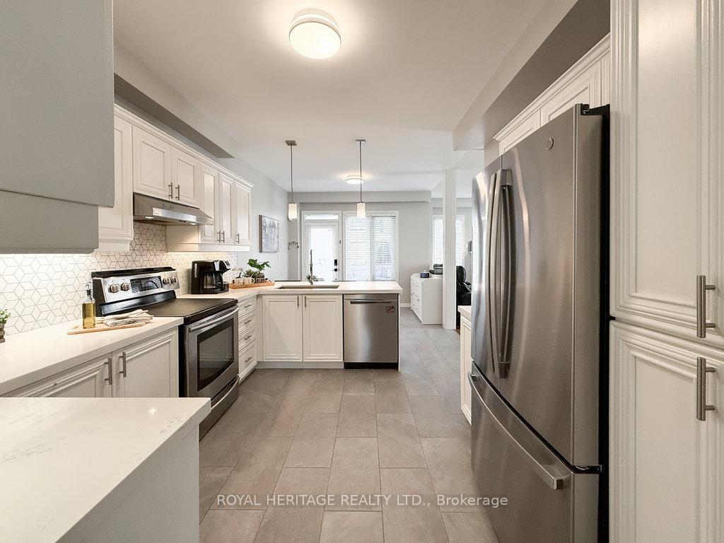Photo 10 of 8 Bedell Crescent, Whitby, Rolling Acres — HOMEH