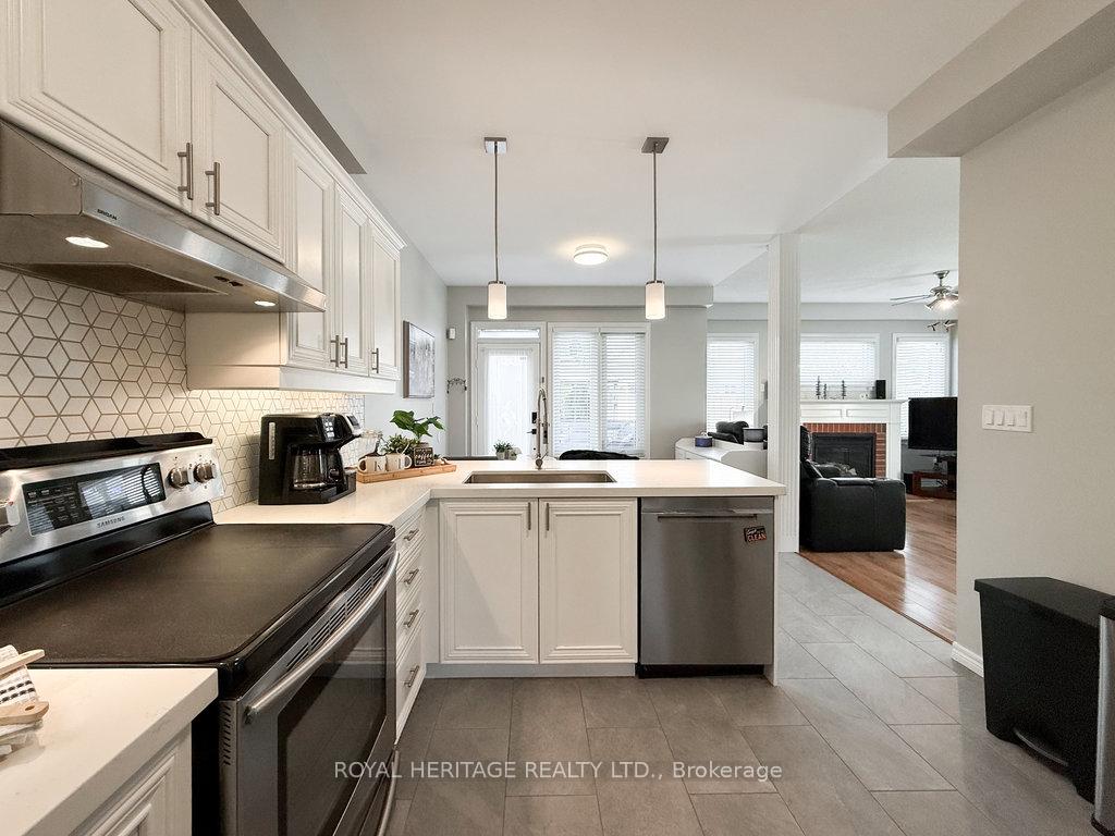 Photo 11 of 8 Bedell Crescent, Whitby, Rolling Acres — HOMEH