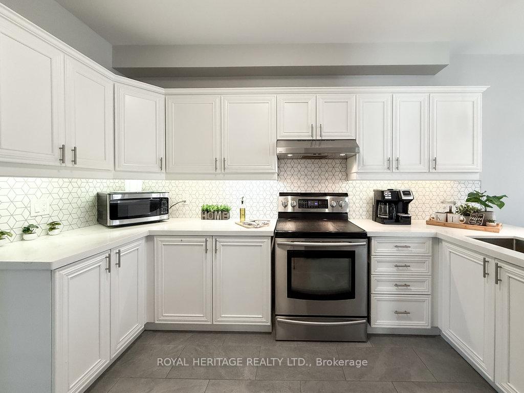 Photo 12 of 8 Bedell Crescent, Whitby, Rolling Acres — HOMEH